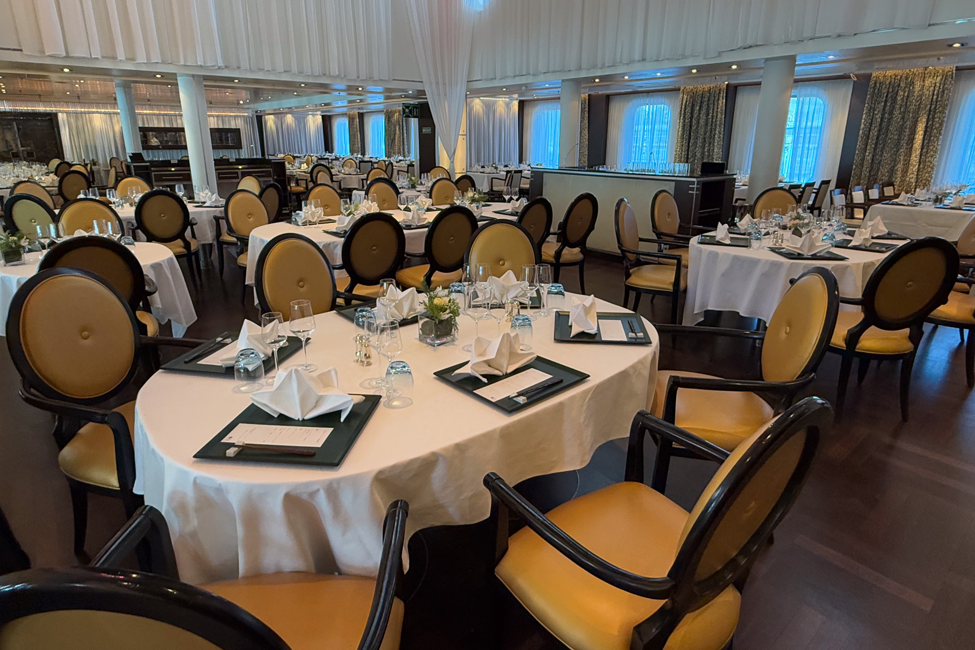 今回の避難場所（集合場所）は「ザ・レストラン富士」。乗船時にその確認も行なう