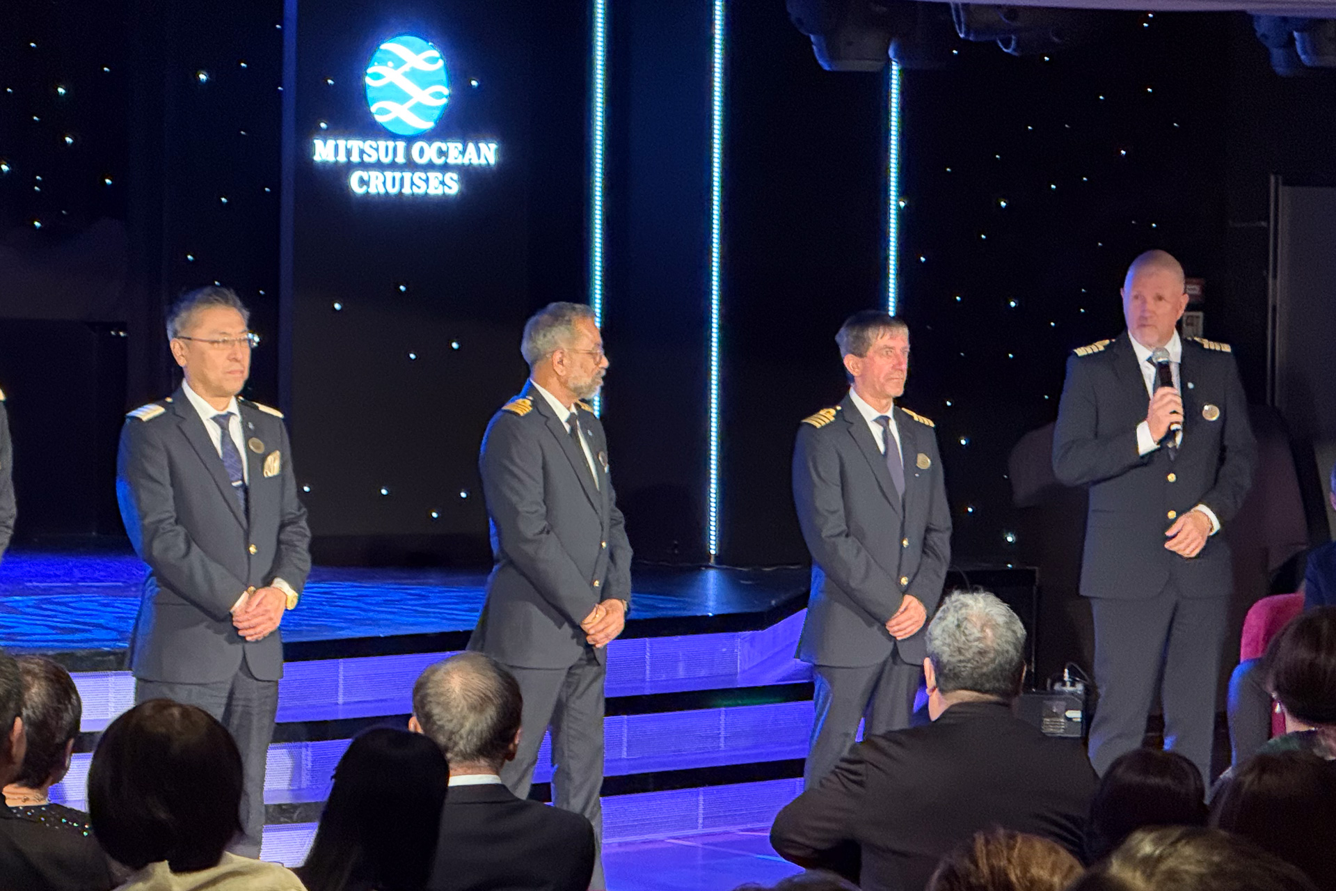 船長主催のウェルカムパーティ