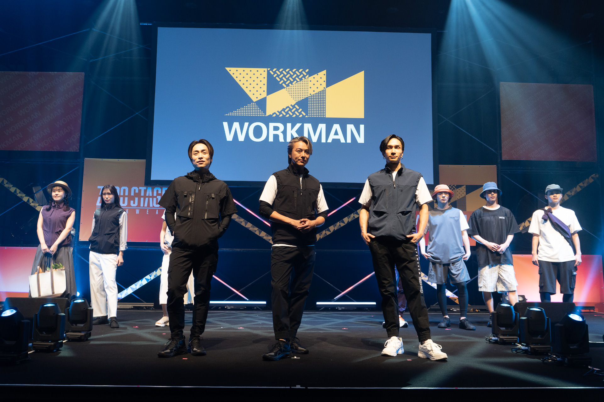 日常使いを意識した男女それぞれのコーディネイトをファッションショー風に披露