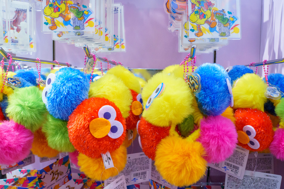 USJ 25周年グッズを来場前に予習しよう。ハローキティのカチューシャや