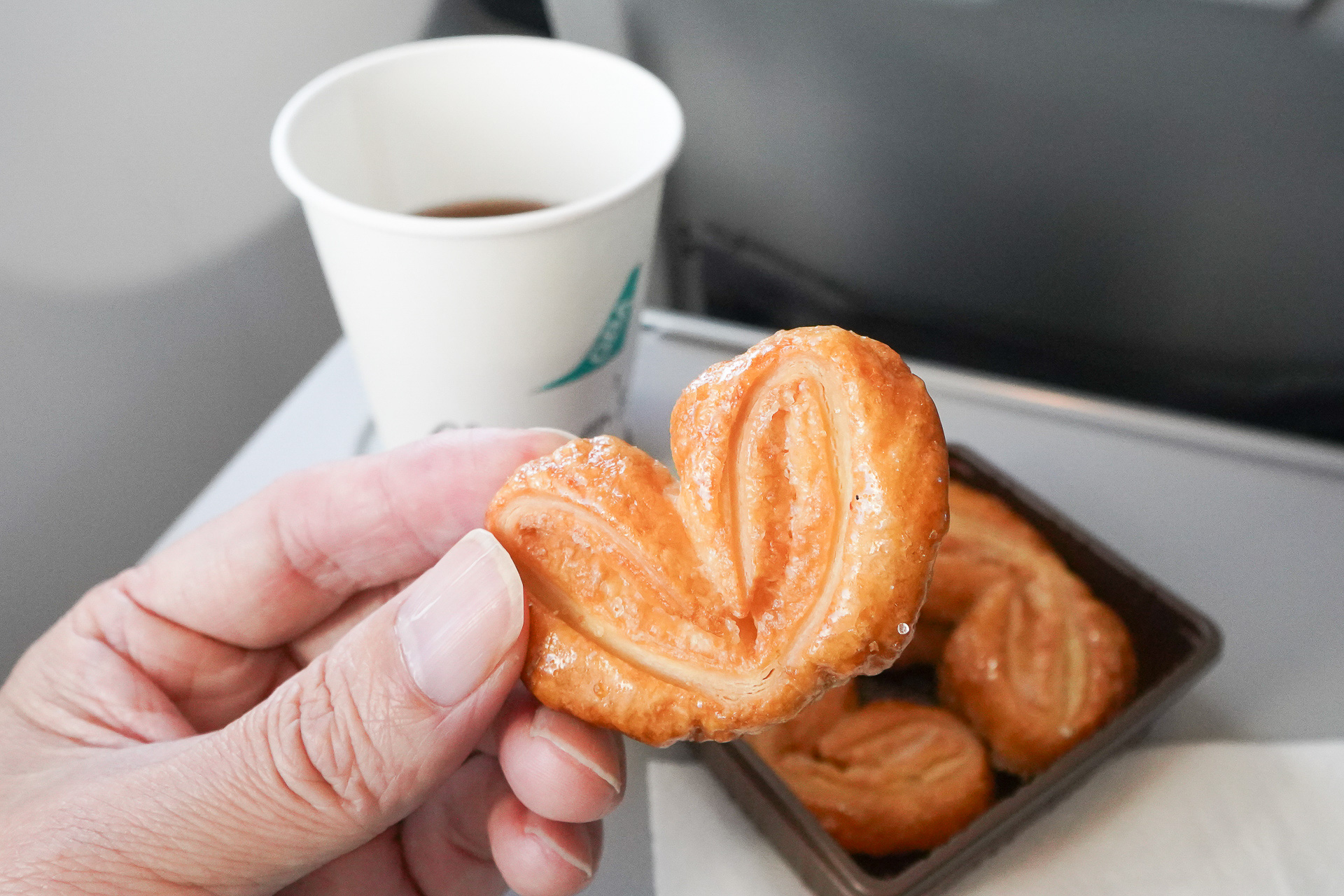 途中でお茶と軽食が無料で提供される