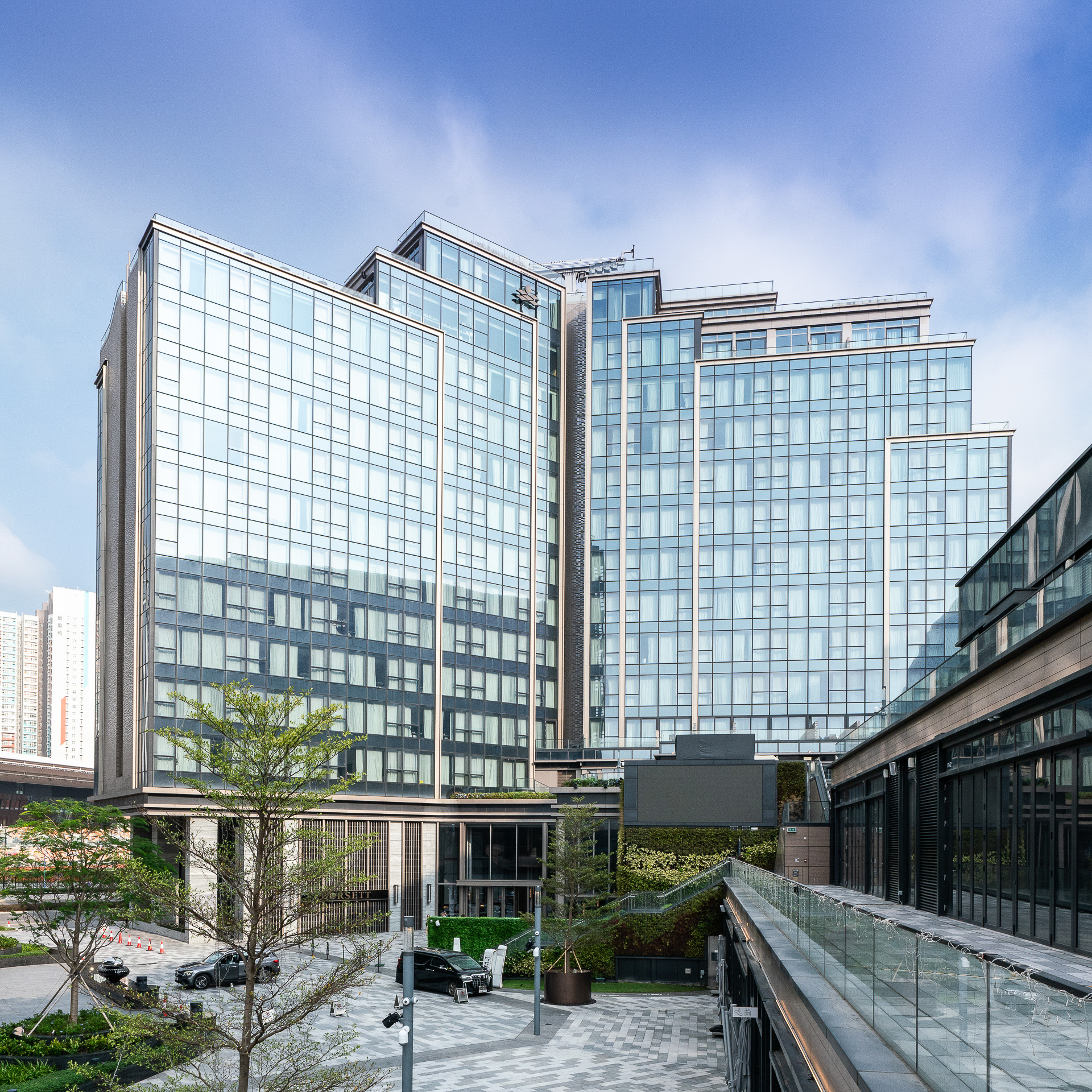 「ドーセット・カイタック香港」は地上16階建て。再開発されたカイタックエリア中心に位置する