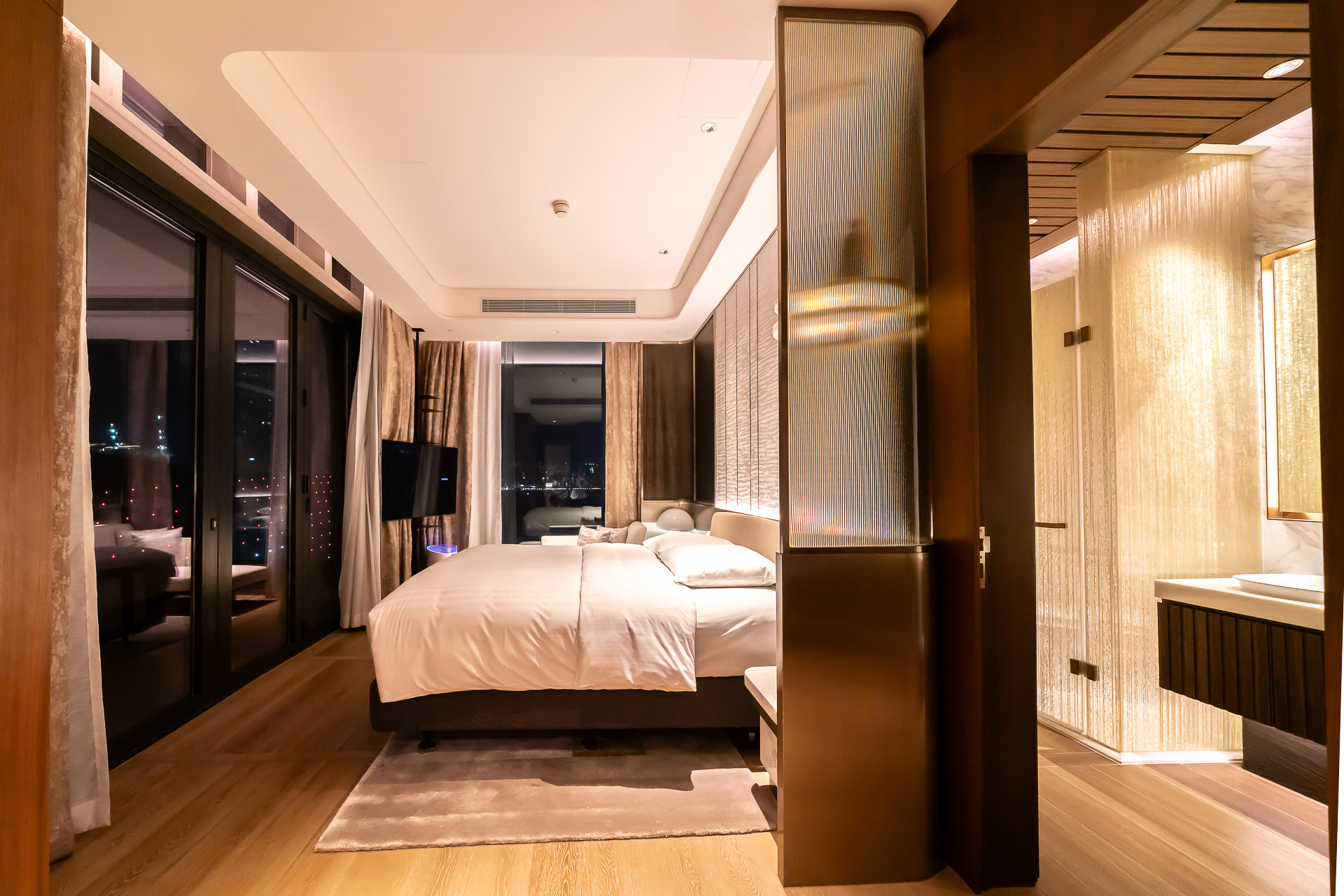 「プレジデンシャル ハーバービュー プールスイート」ベッドルーム