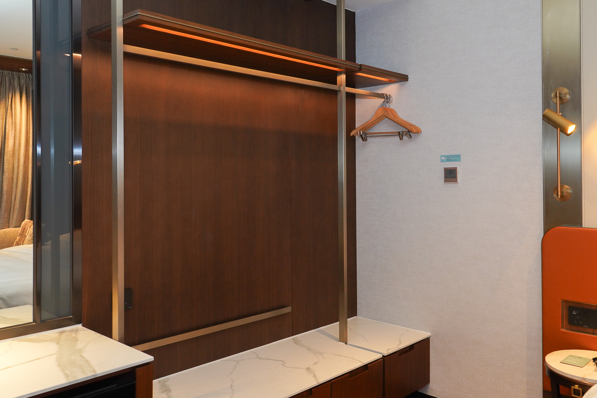 クローゼットはオープンタイプ