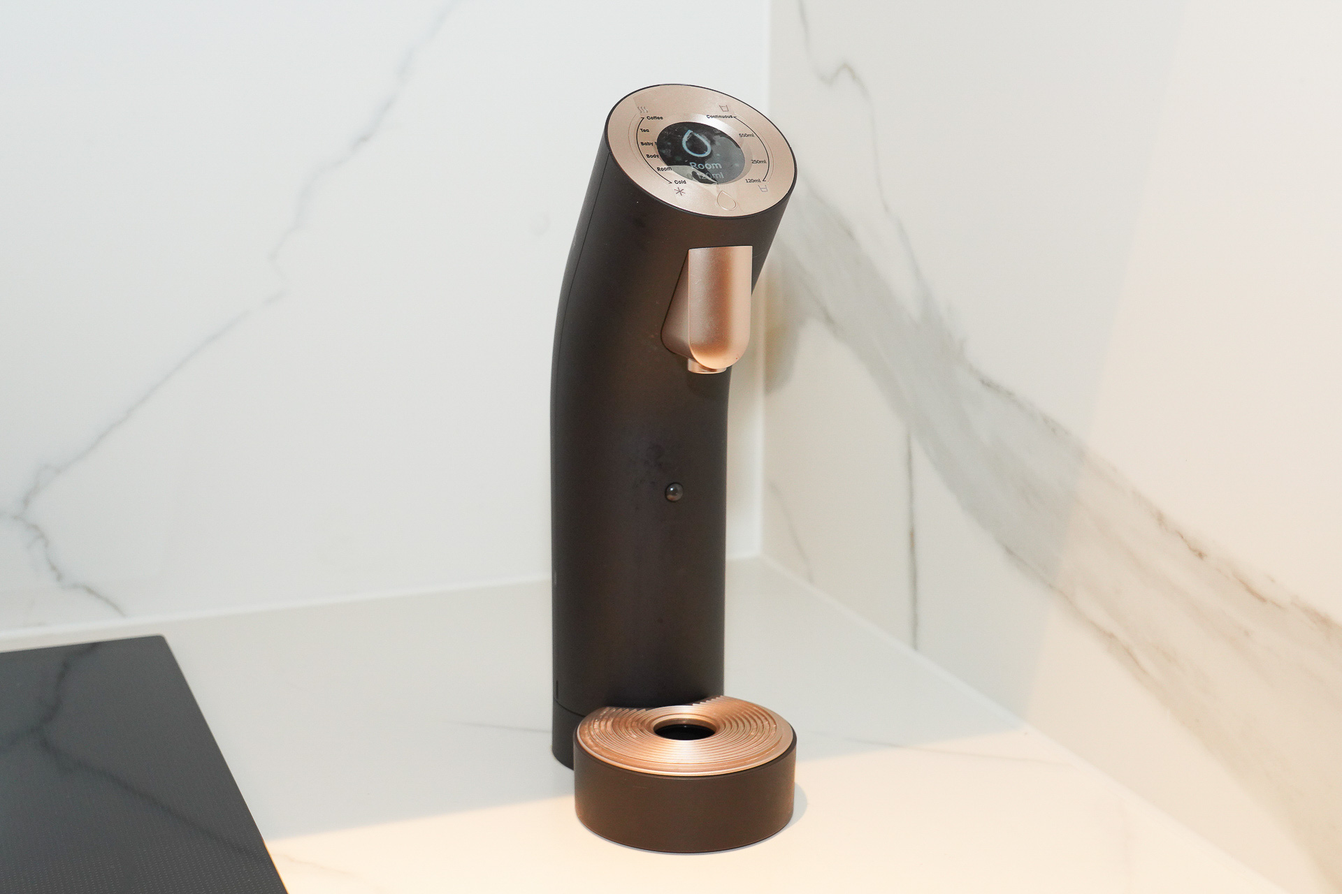 室内にもお湯と冷水が出るウォーターサーバー