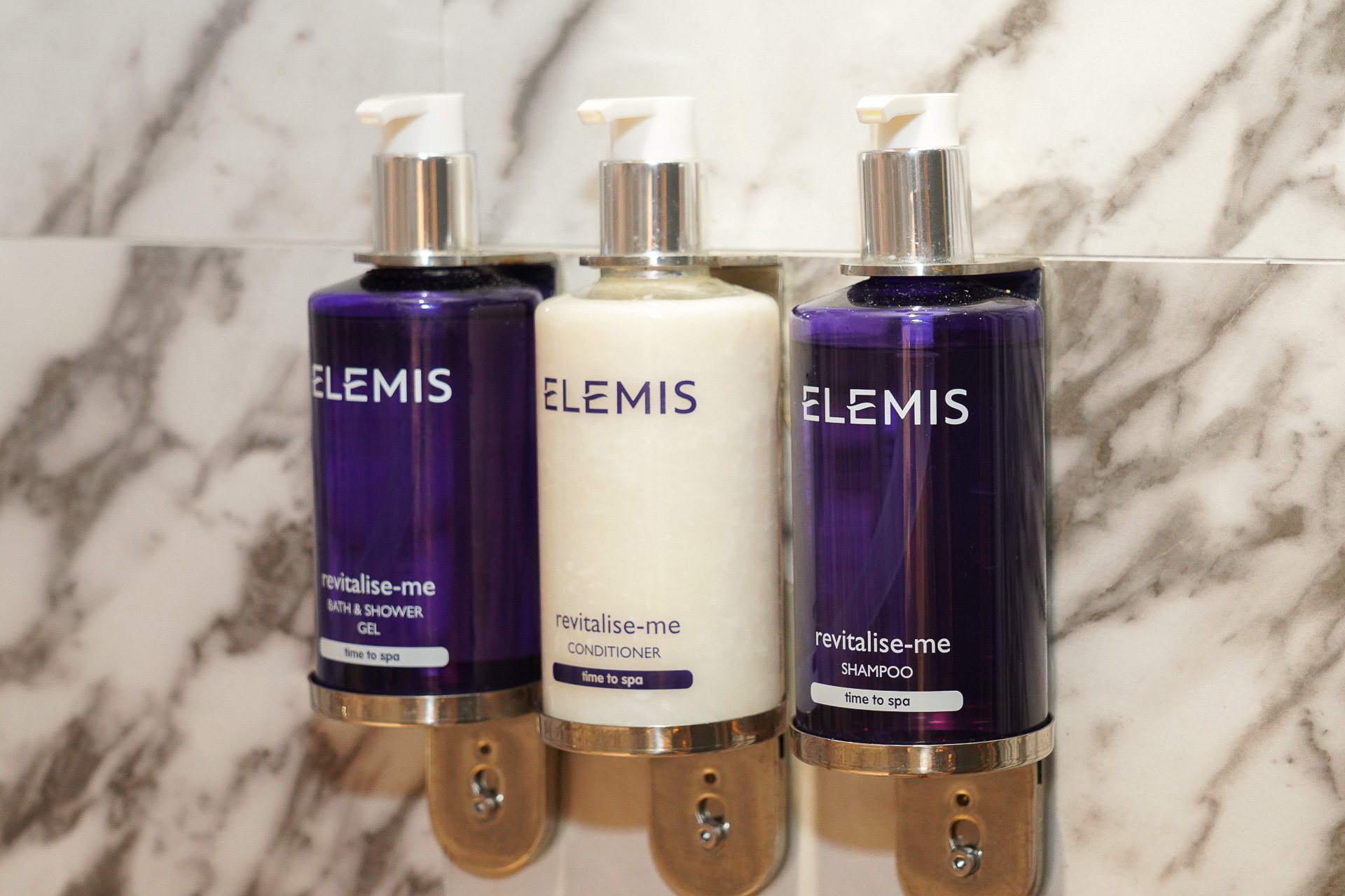 ELEMISのアメニティ類が備え付けられている