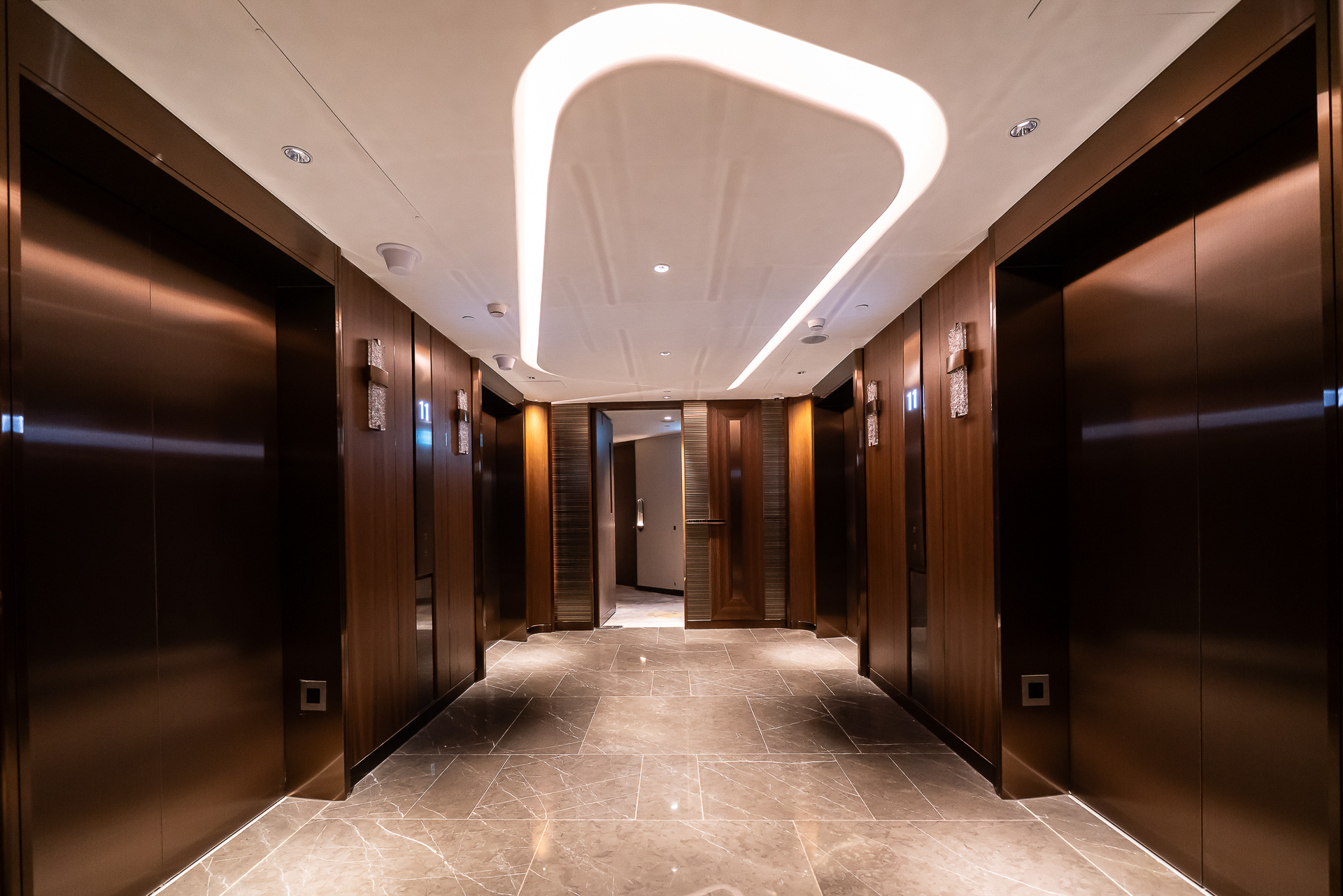客室階のエレベーターホール