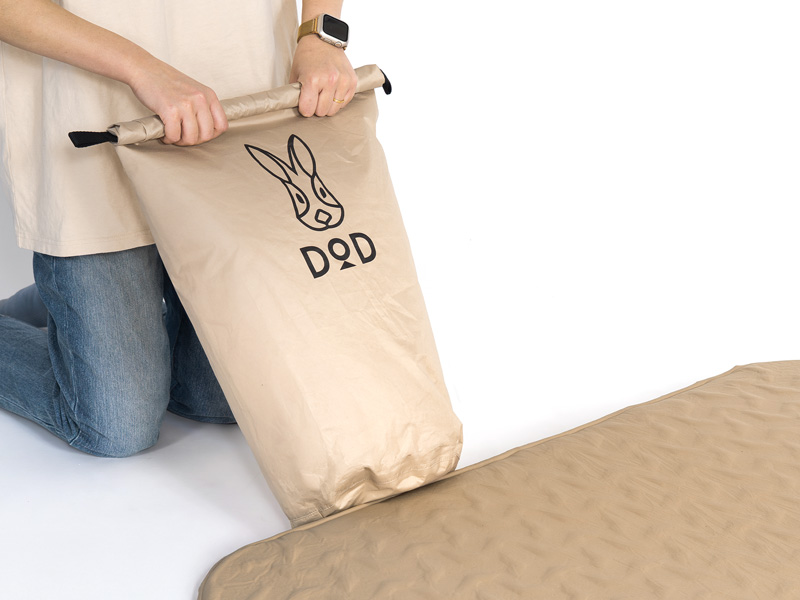 付属のポンプバッグで硬さを調節できる