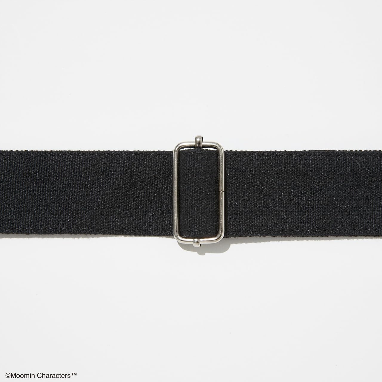 長さ調節可能なショルダーストラップは最長120cm