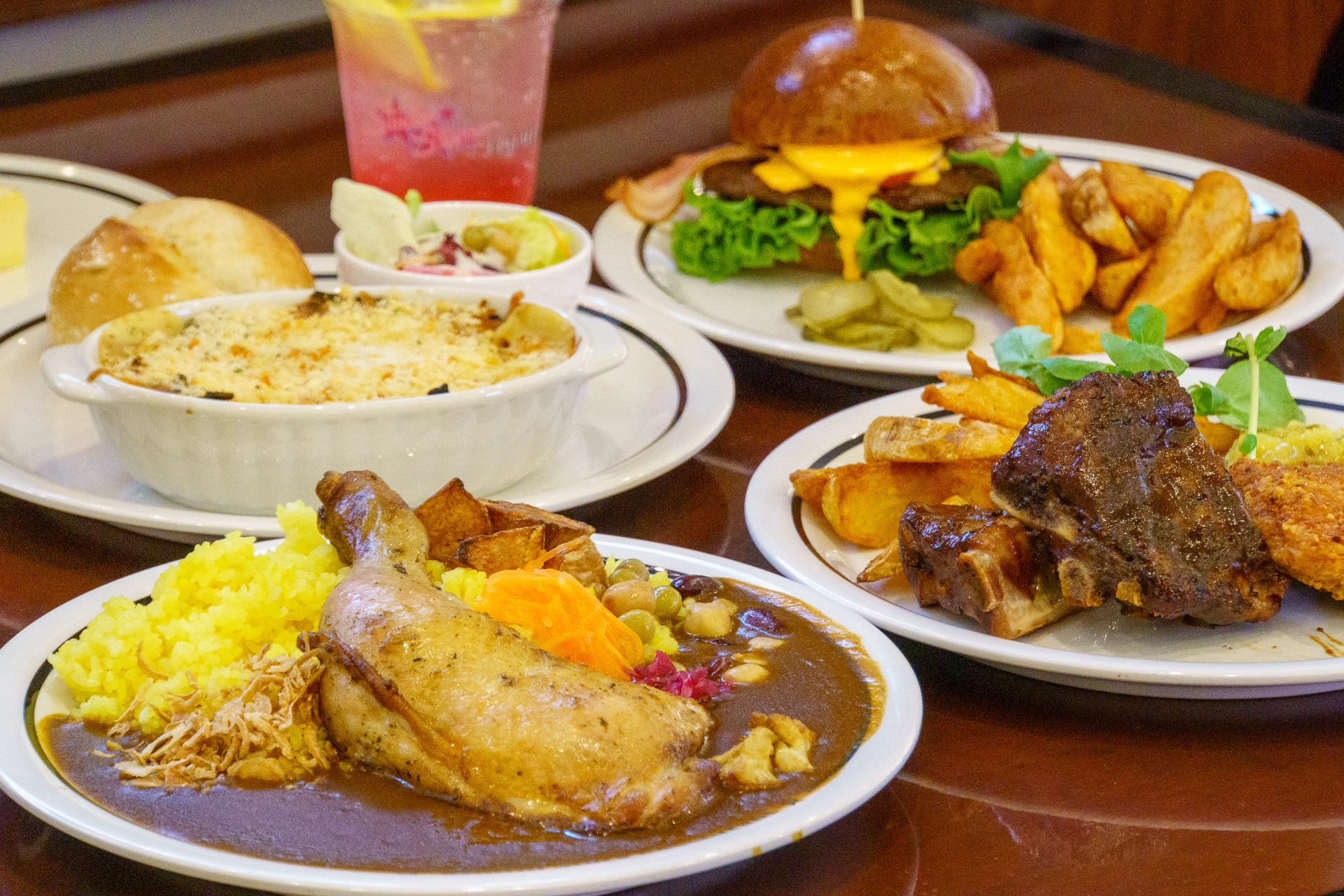 「スタジオ・スターズ・レストラン」のメニューがフルリニューアル