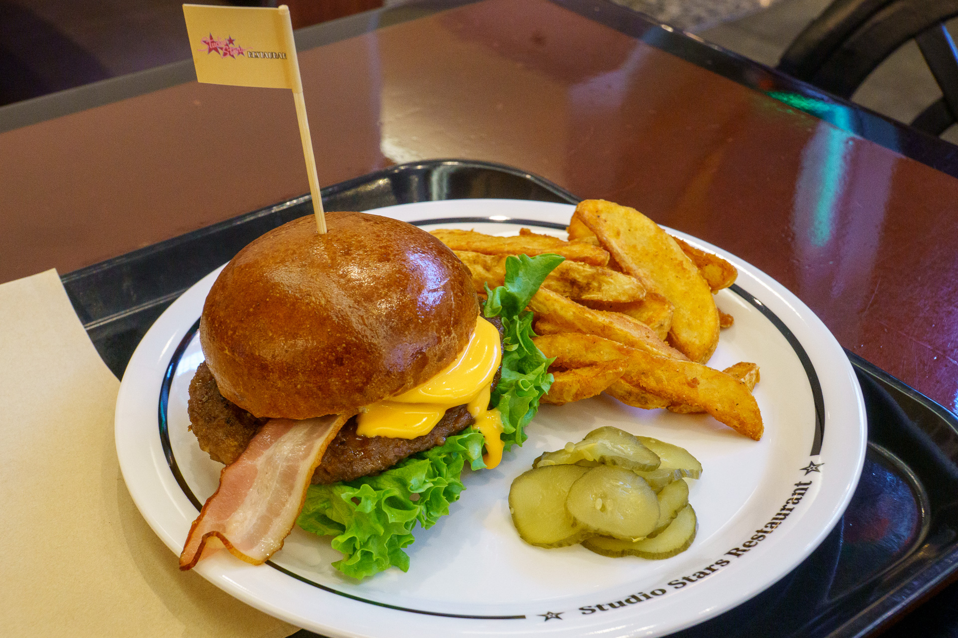 スタジオ・スターズ BLT バーガー・プレート（2500円）