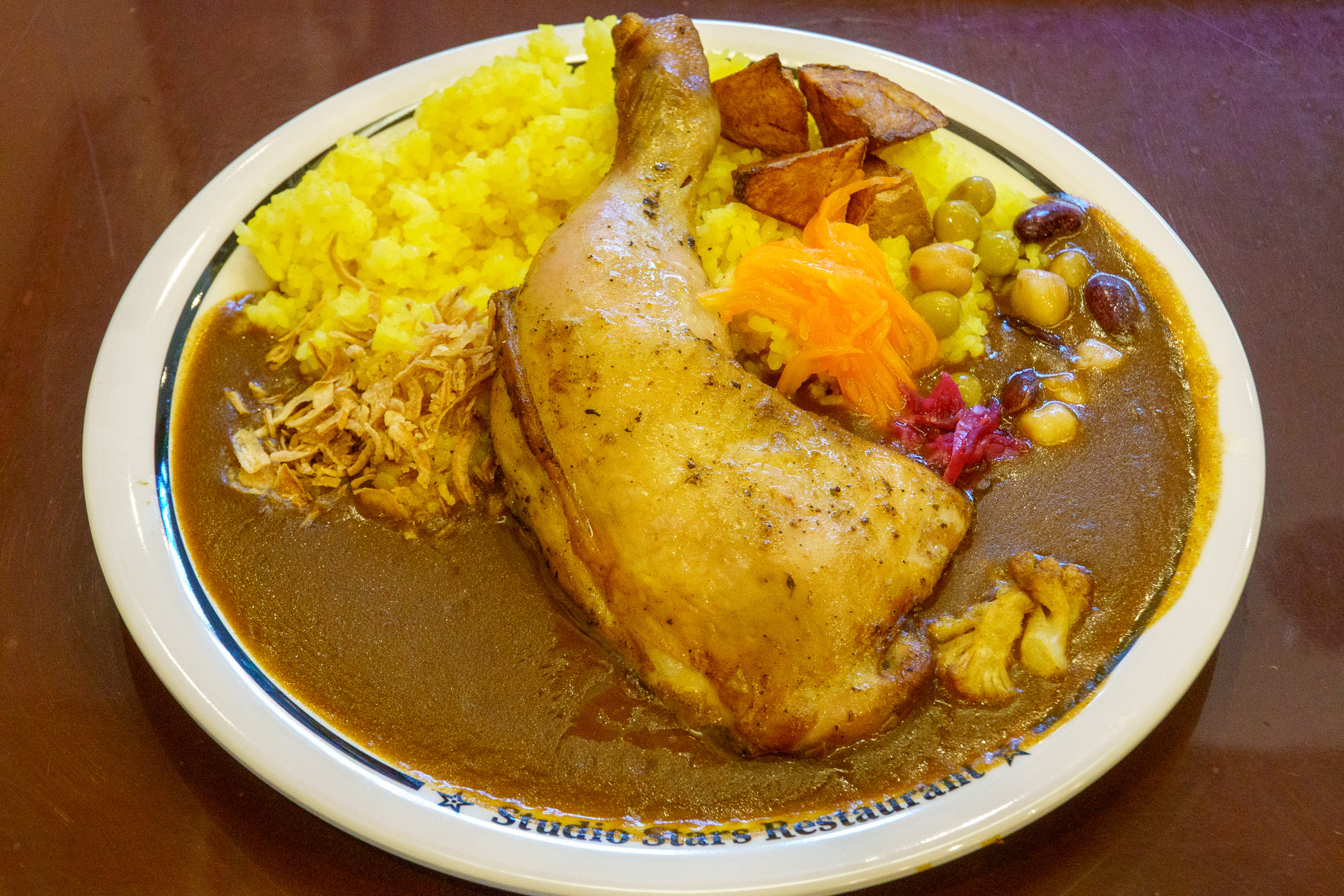 チキンレッグカレー・プレート（2500円）