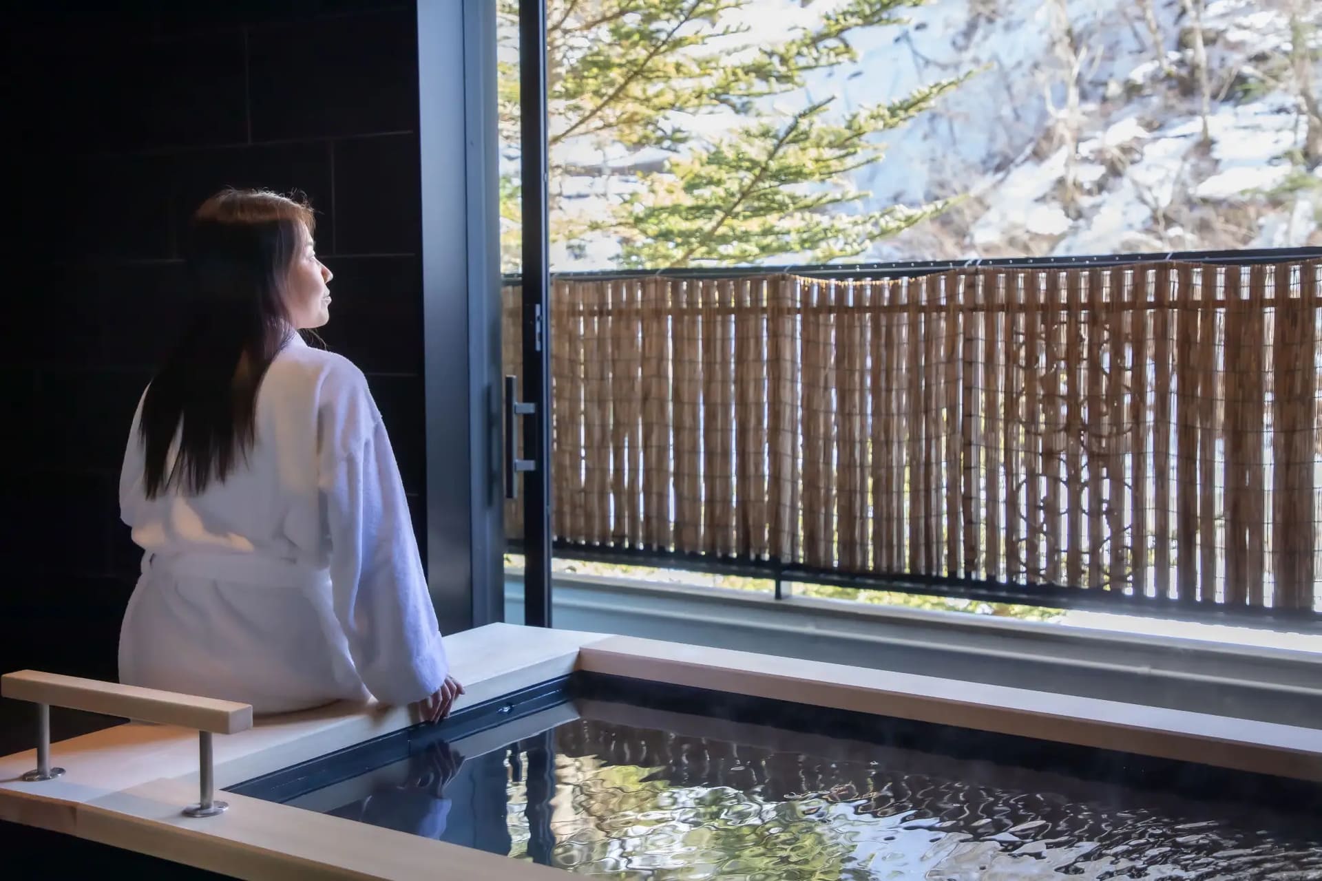 バルコニーに面した露天風呂