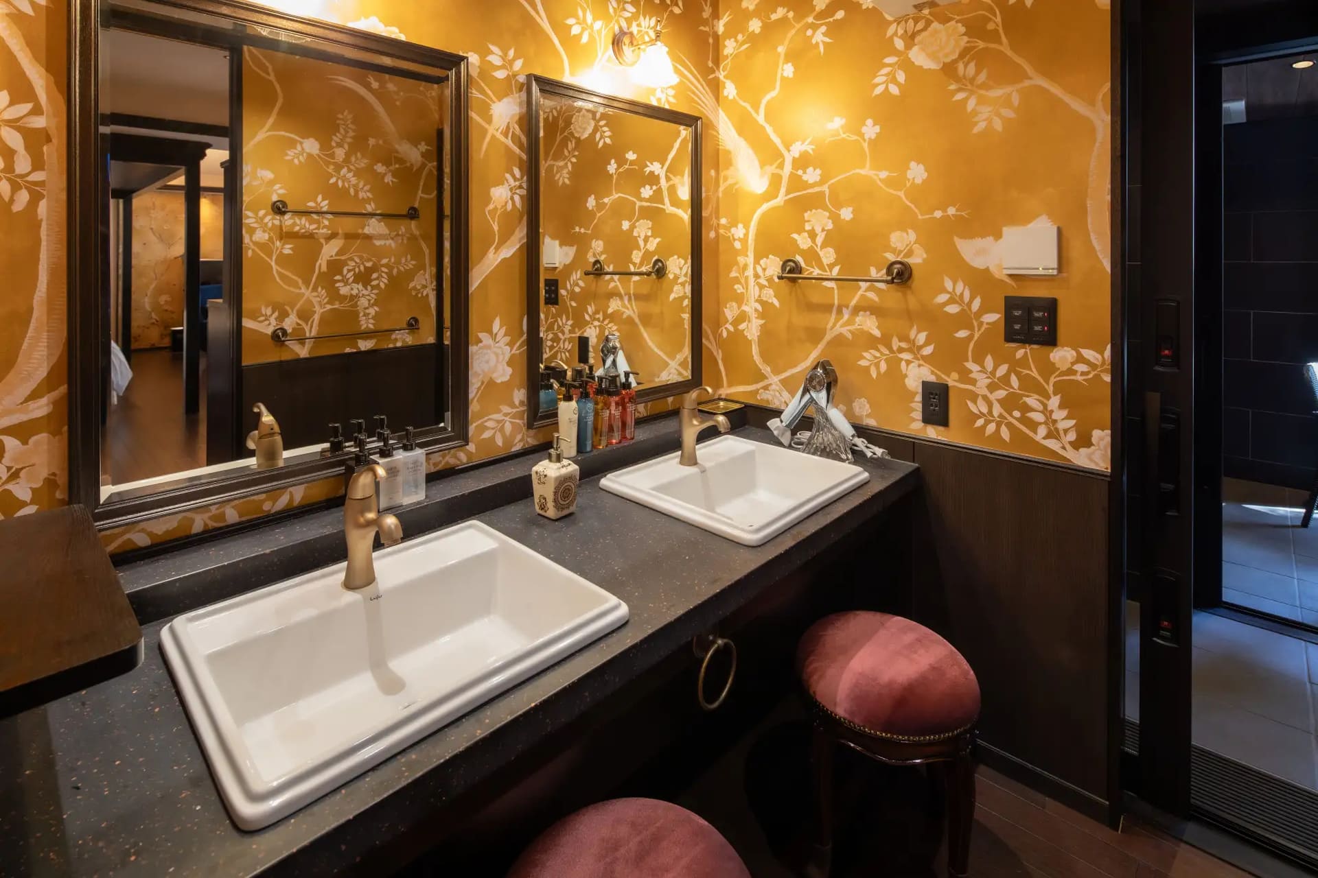 シノワズリの意匠を取り入れた水回り