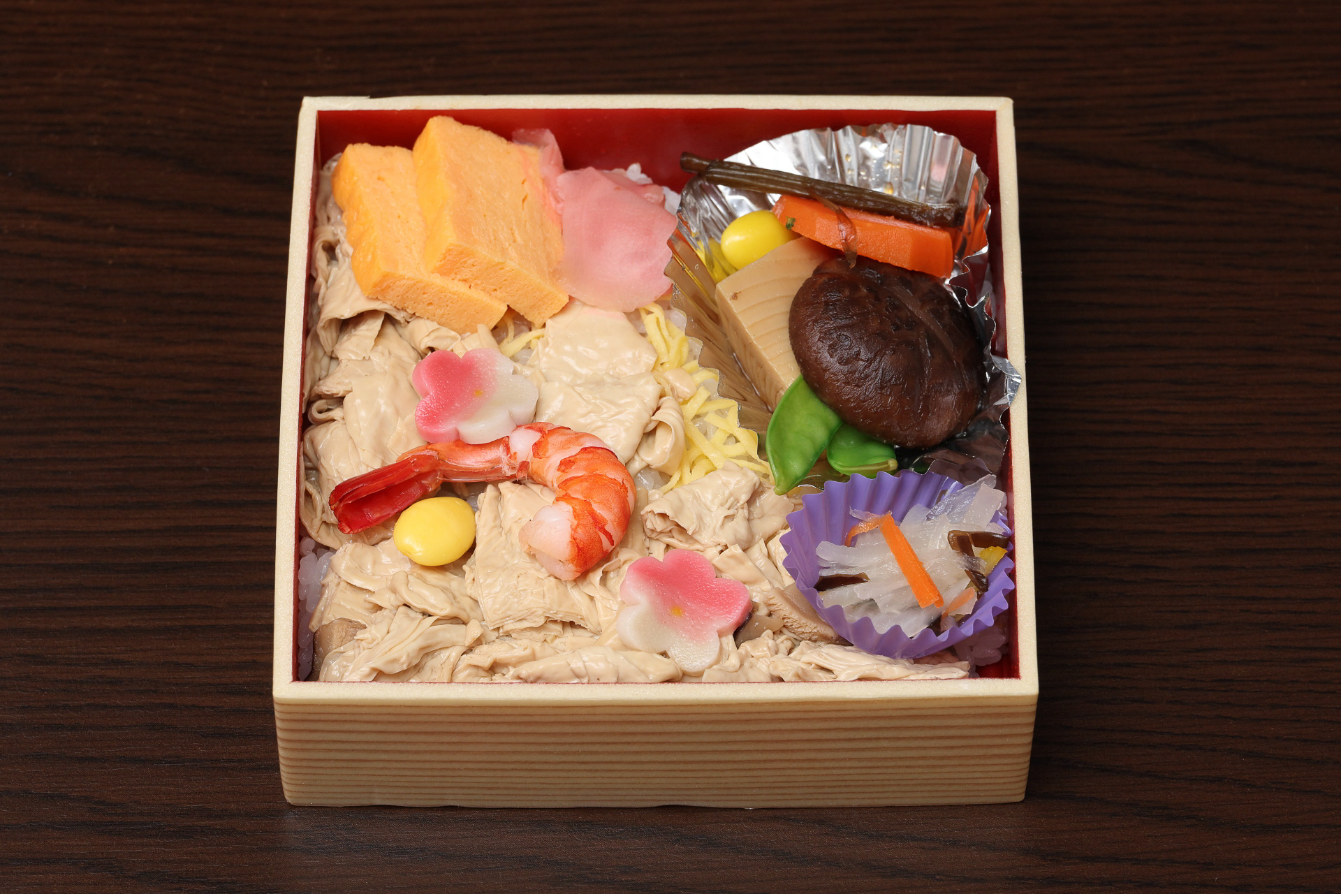 「ゆばちらし寿司」は日光市内に店舗を構える油源（あぶらげん）のお弁当