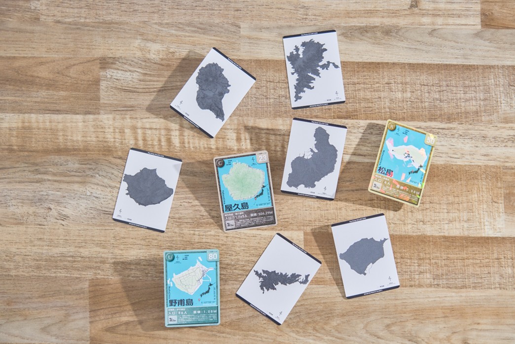 裏面には特徴を捉えたシルエットをあしらい、離島ごとの個性を際立たせている