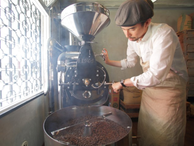 朝食は広島の人気ベーカリー「アロフト」のパンビュッフェ。地元食材を活用し、保存料や添加物の使用を極力抑えた10～12種類を用意