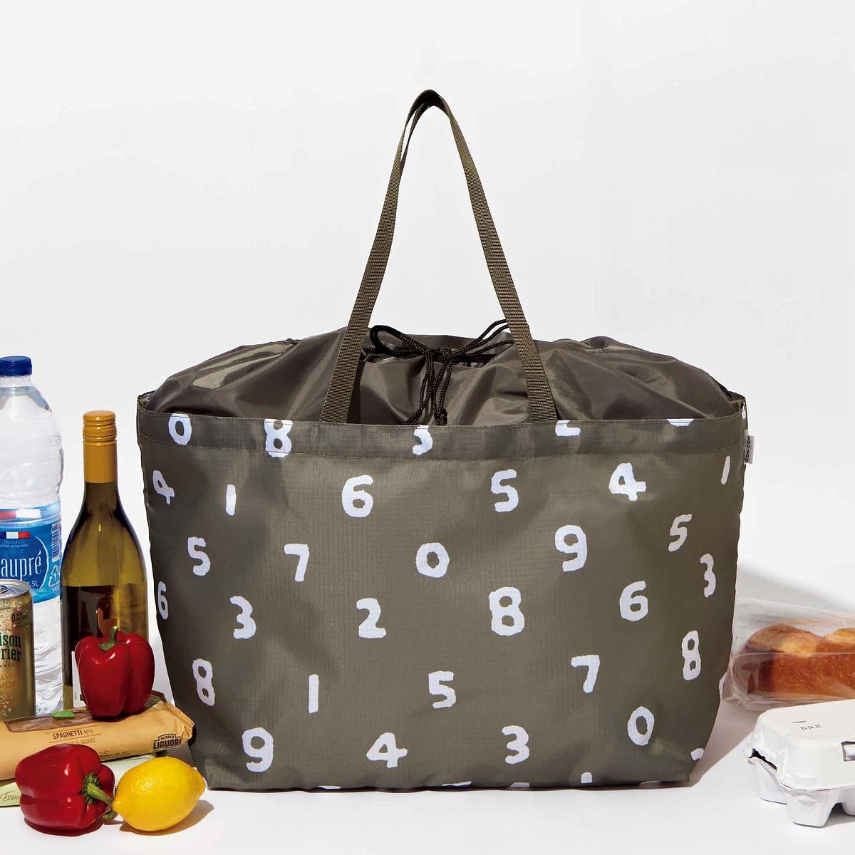 宝島社「大人のおしゃれ手帖」4月号は、「sou・sou」の特大お買い物バッグが付録