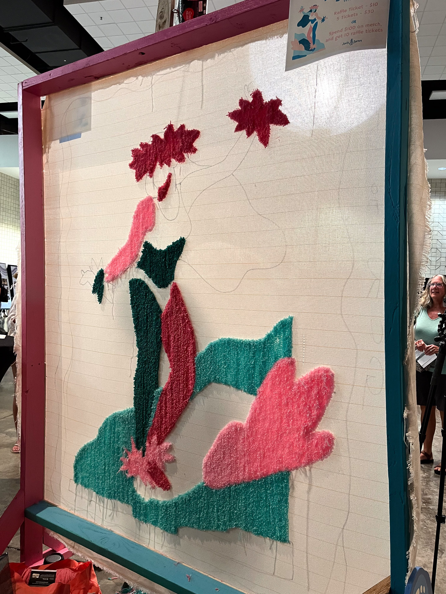 ラッフルチケットを販売し、当選者はこのラグをもらえる抽選イベント