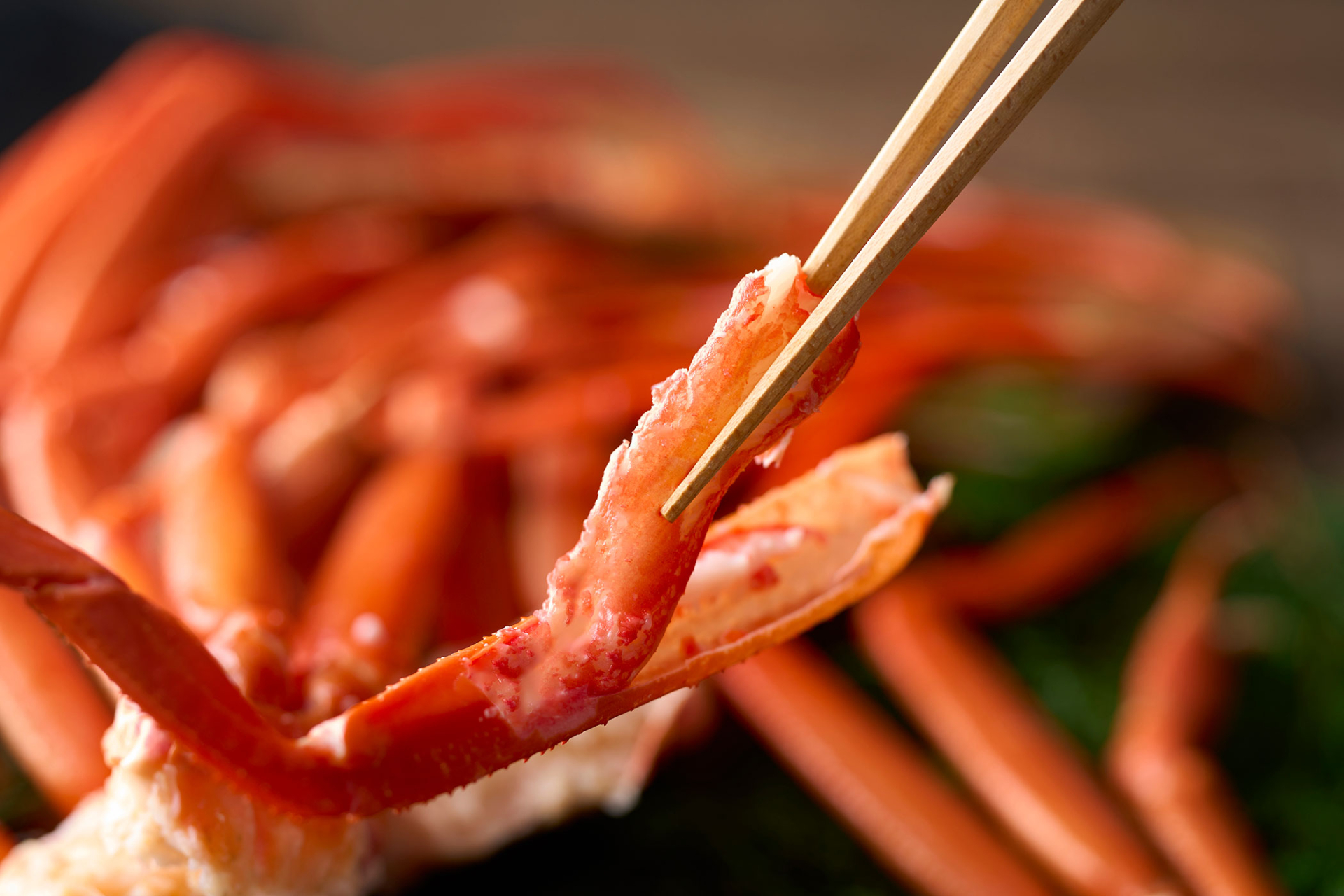 紅ズワイガニの脚のボイルも食べ放題。そのままでも、浜蒸しでも楽しめる