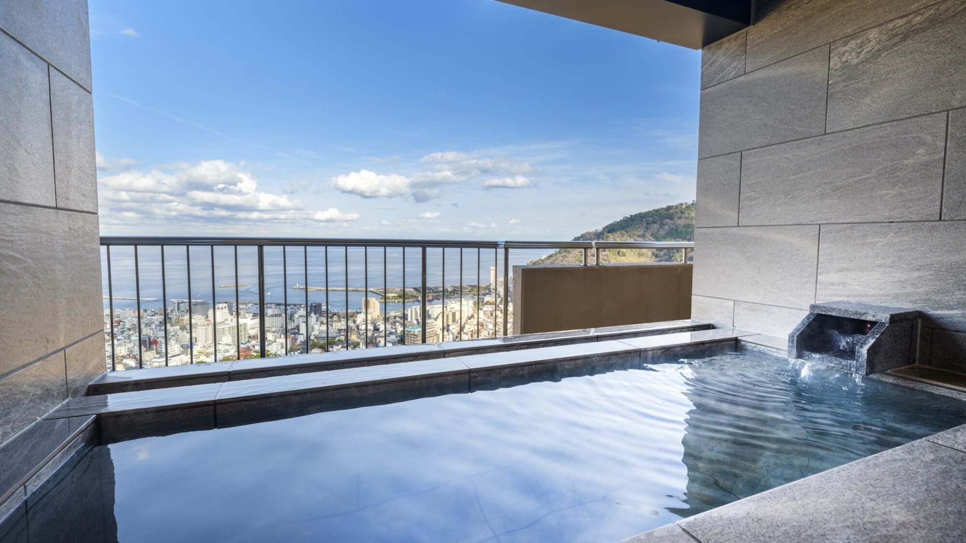 客室一例（露天風呂付デラックスパノラマビューフォース）