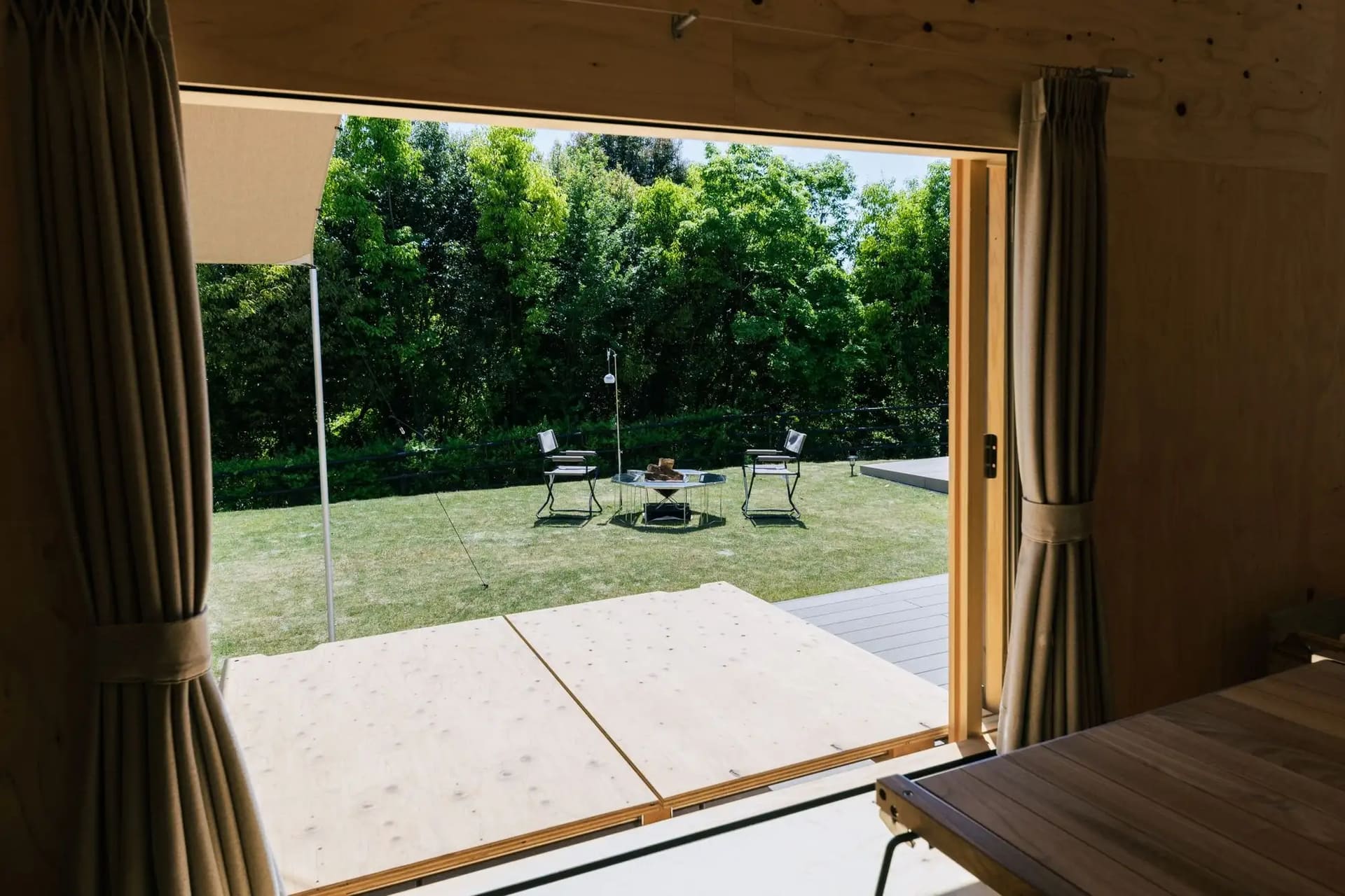 せり出すプライベートデッキがポイント