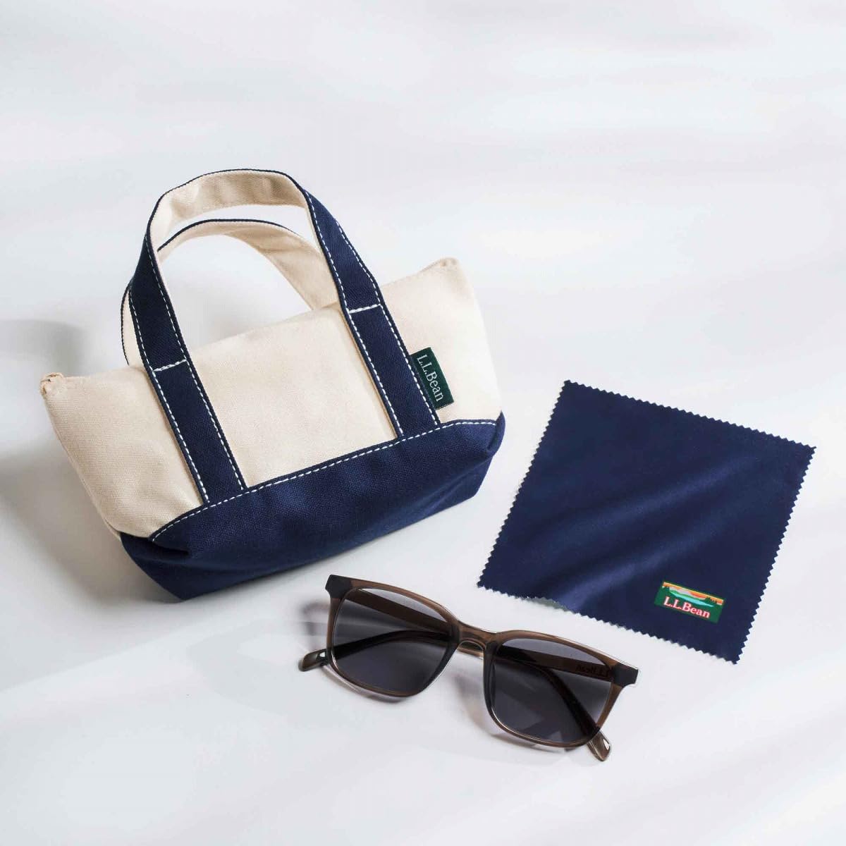 宝島社「MonoMax」4月号は、L.L.Beanの3点セットが付録