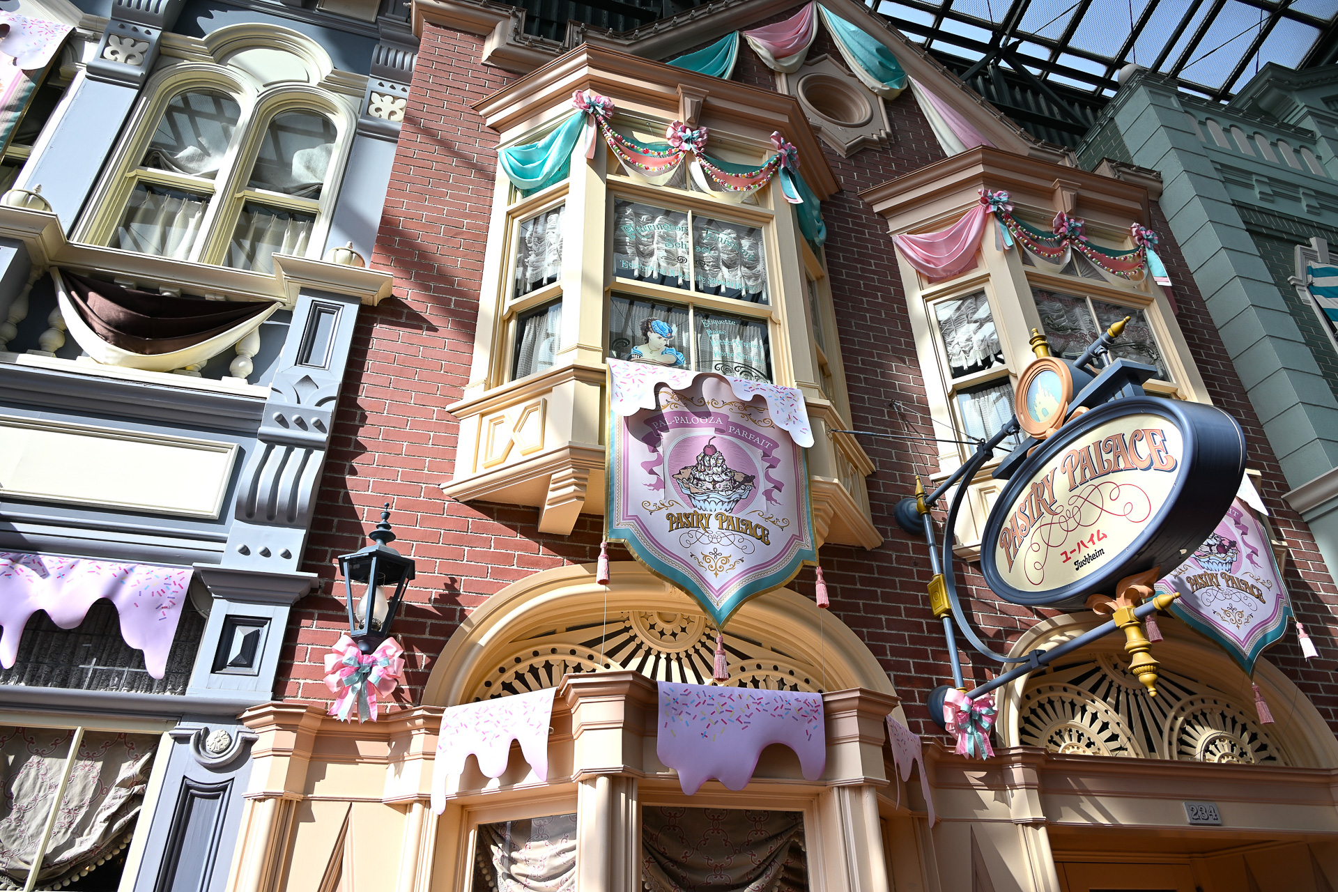 外観にはスペシャルなデコレーションも