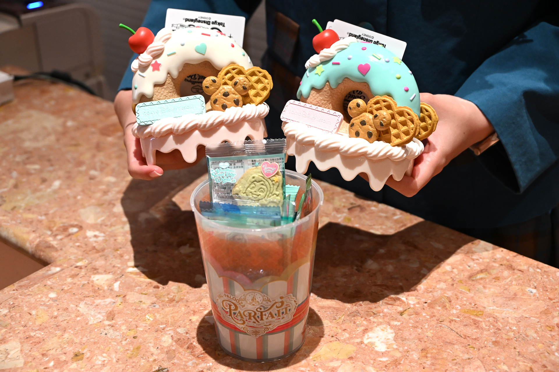 10個選んだら、カウンターでお会計＆ドーナッツの蓋を選ぼう