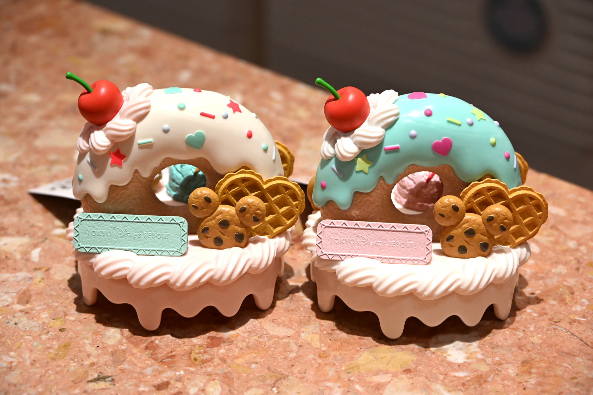 こちらは表側。チョコ風のロゴが可愛い