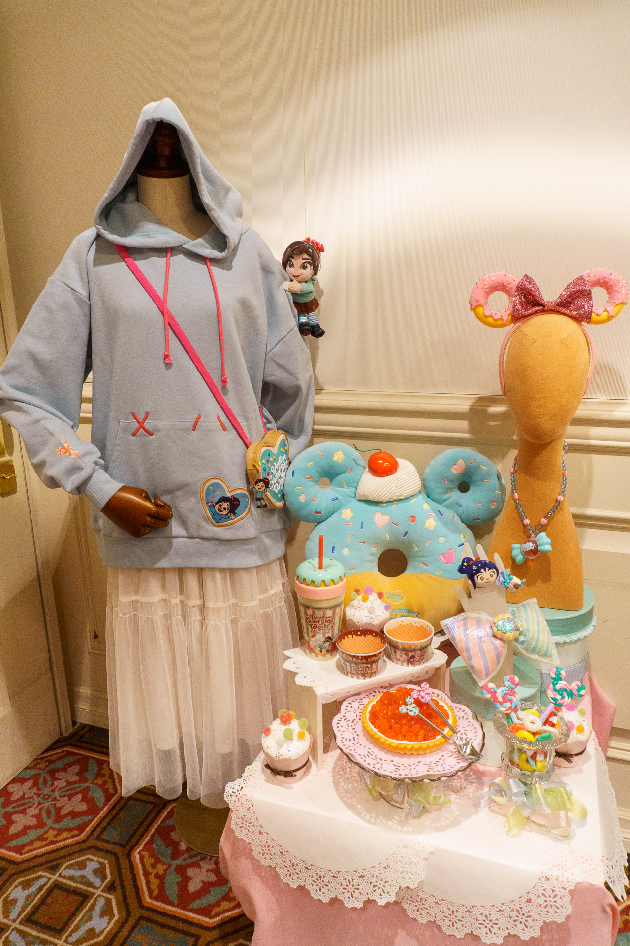 3月9日にはヴァネロペとおそろいコーデを楽しめるパーカーなどが登場