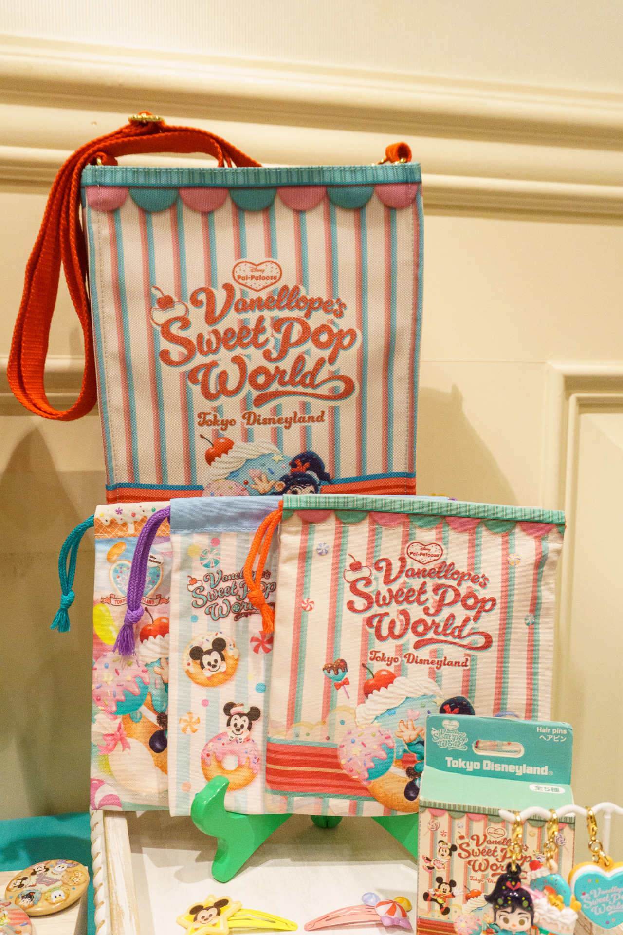 ショルダーバッグ（3900円）、きんちゃくセット（2100円）