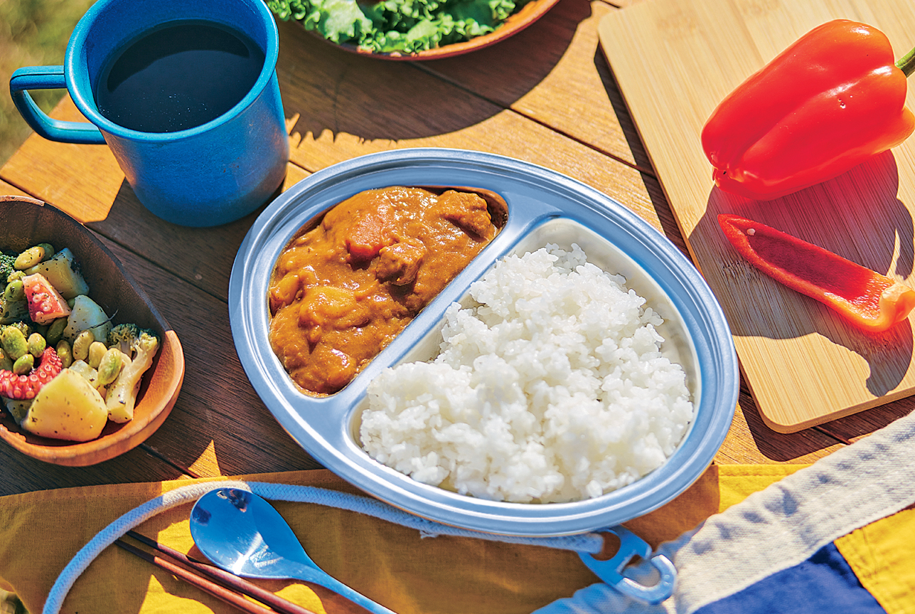 カレーなら大盛りを盛り付けられるサイズ