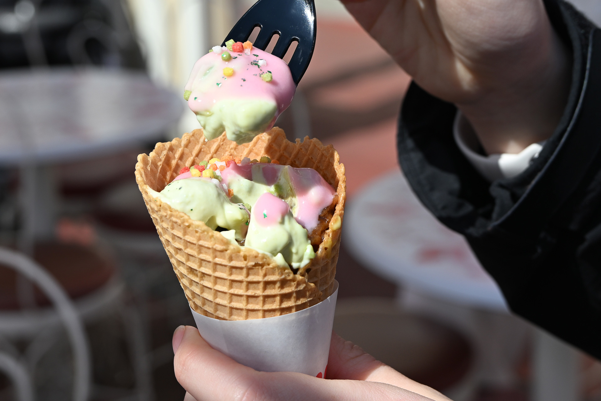 見た目はコーンアイス、お味はごはん系ど真ん中