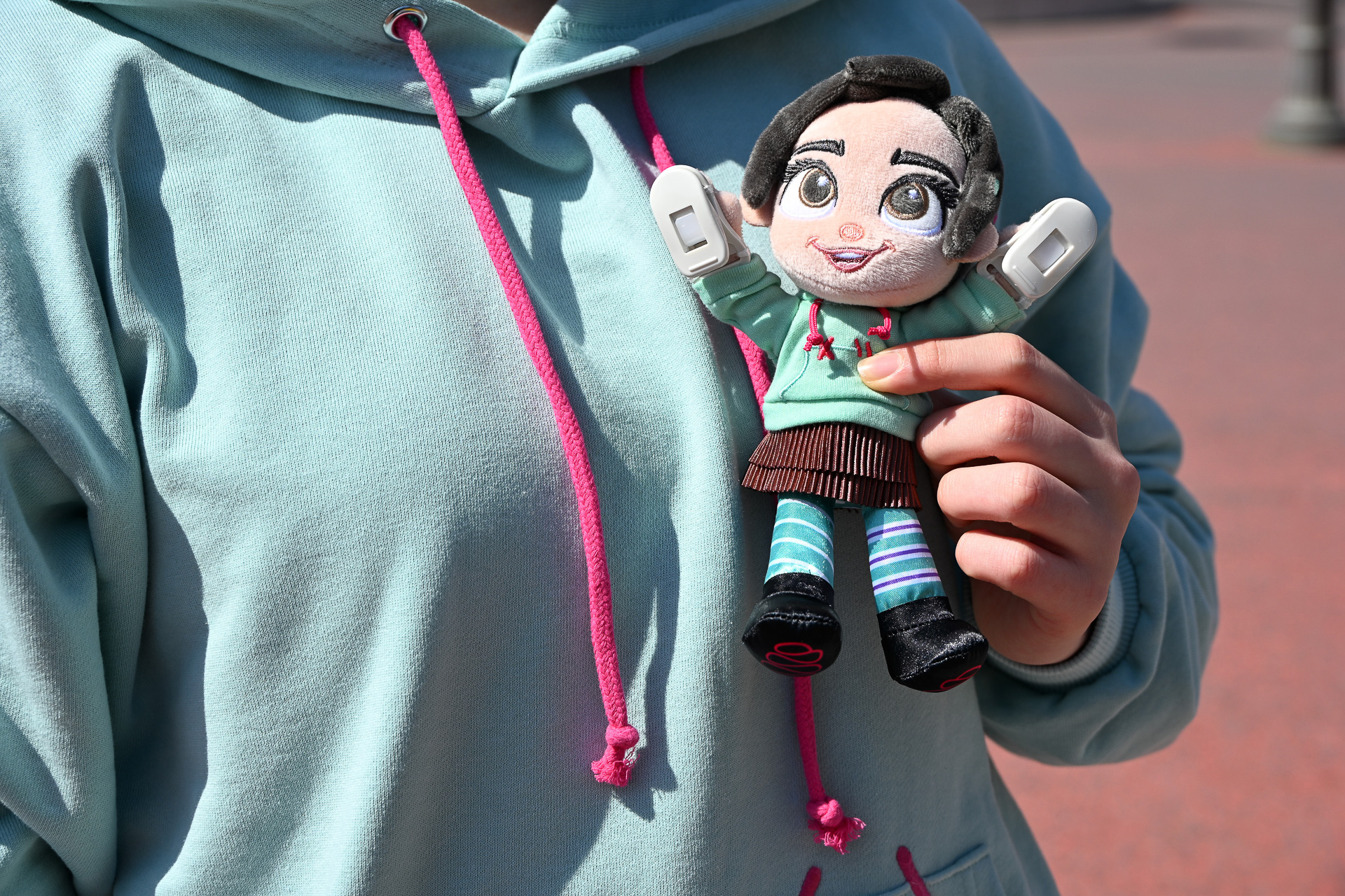 紐もビビッドカラーのピンク