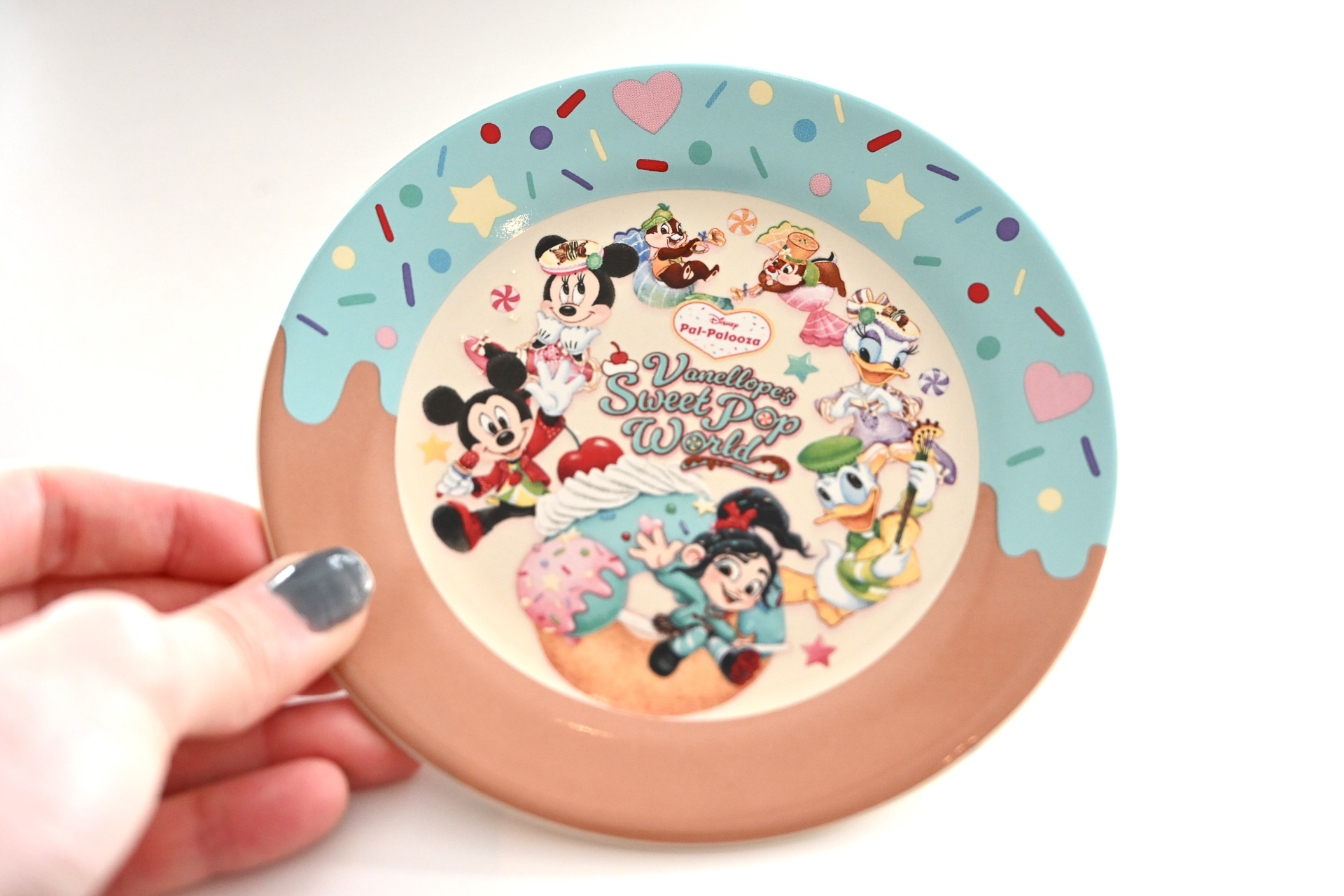 ベイクドドーナツ、スーベニアプレート付き（単品550円、スーベニアカップ付き750円）