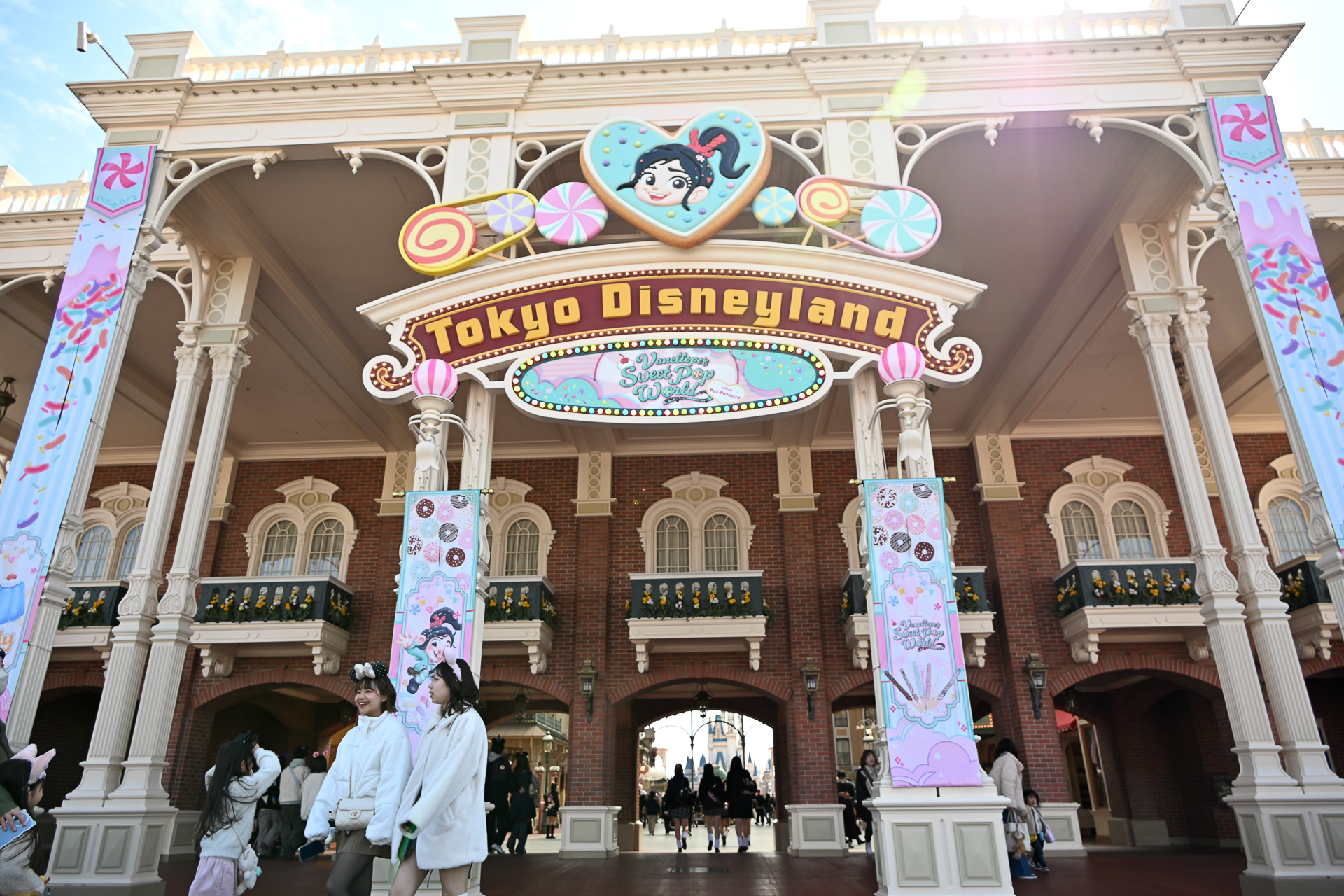 ワールドバザール入り口付近の装飾