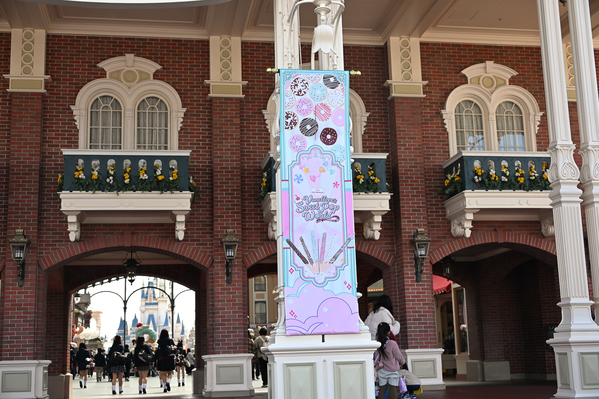 ワールドバザール入り口付近の装飾