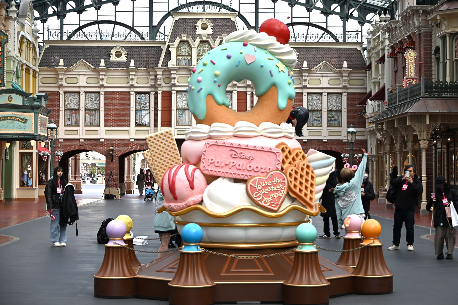 甘い香りが漂ってくるワールドバザール中央のフォトロケ