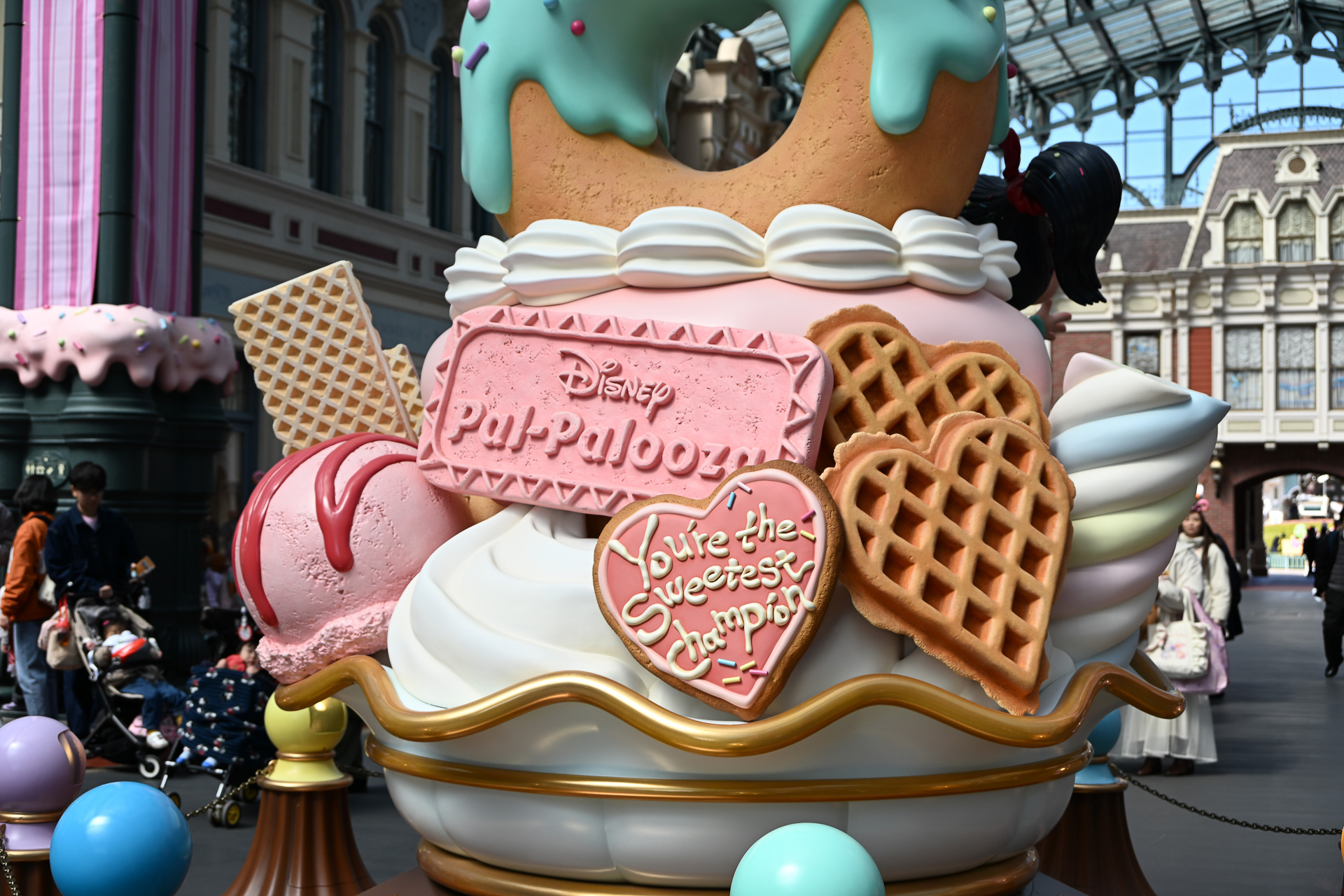 こちらはイベントロゴを強調したデザイン