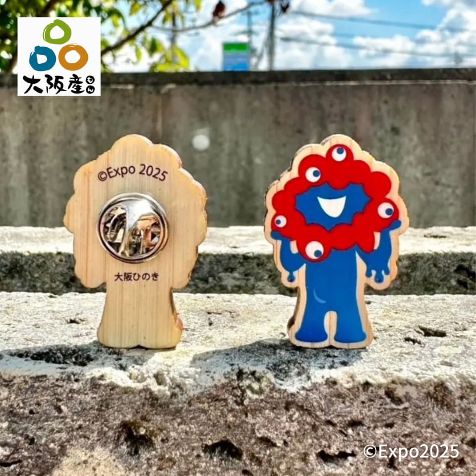 黒ミャクミャク木製バッチ」発売。大阪府産ひのき使用、完売していた