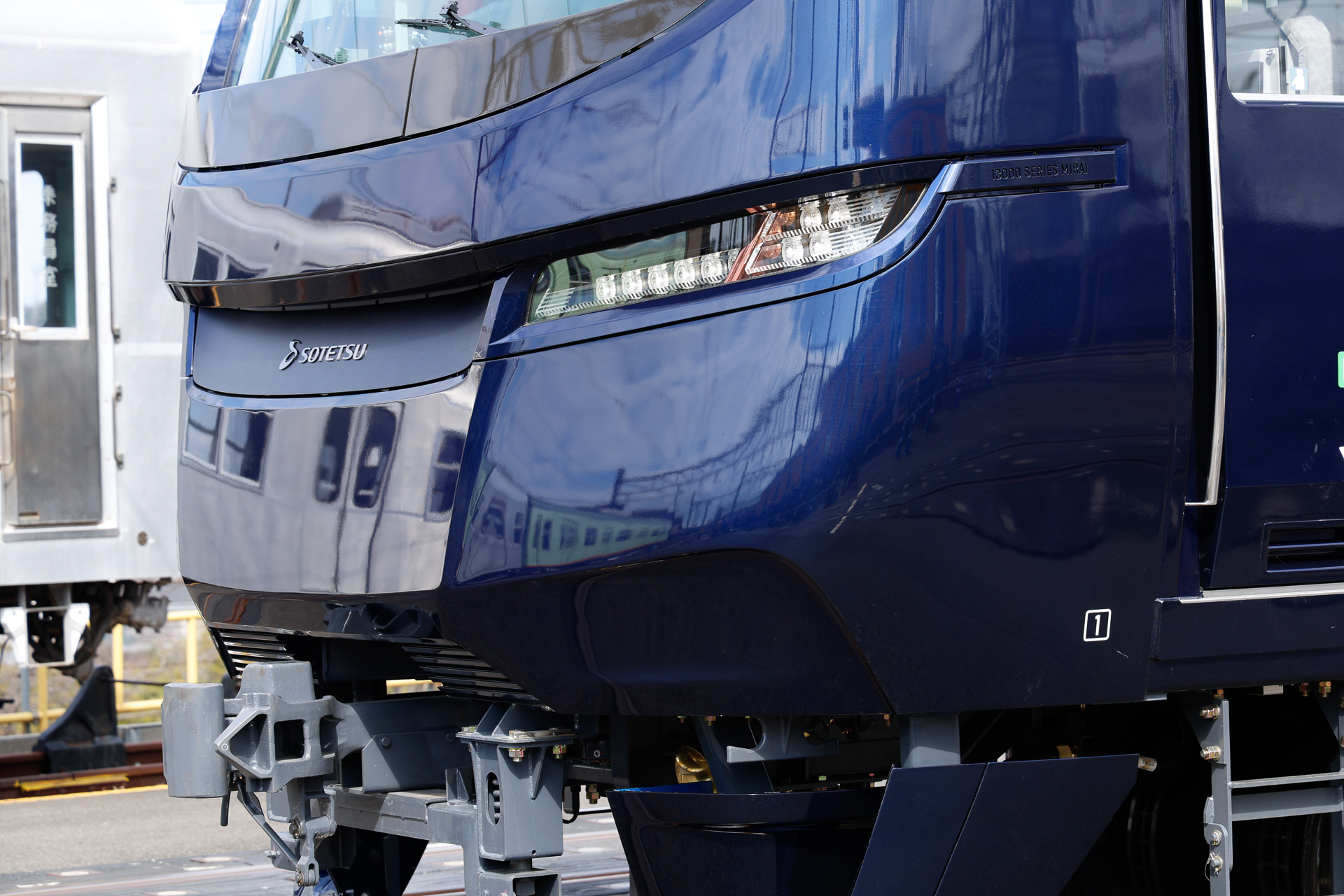 先頭部の下半分・全体はこんな按配