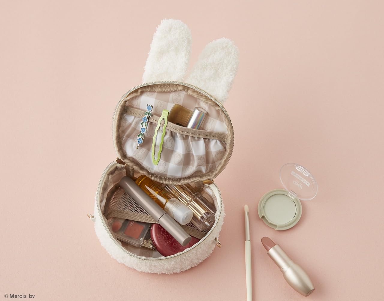 裏地はミッフィーといちごのおしゃれなチェック柄