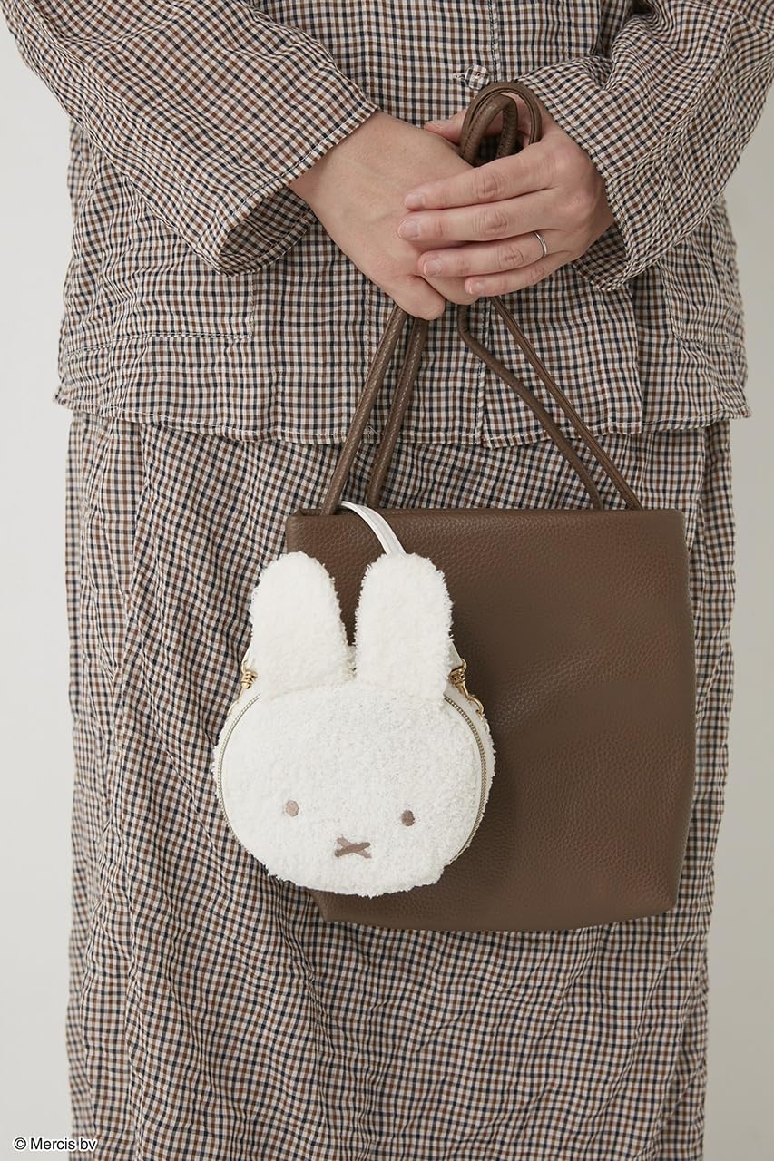 短いストラップを付ければ「ハンドル付きポーチ」に、長いストラップを付ければ「ショルダーバッグ」に