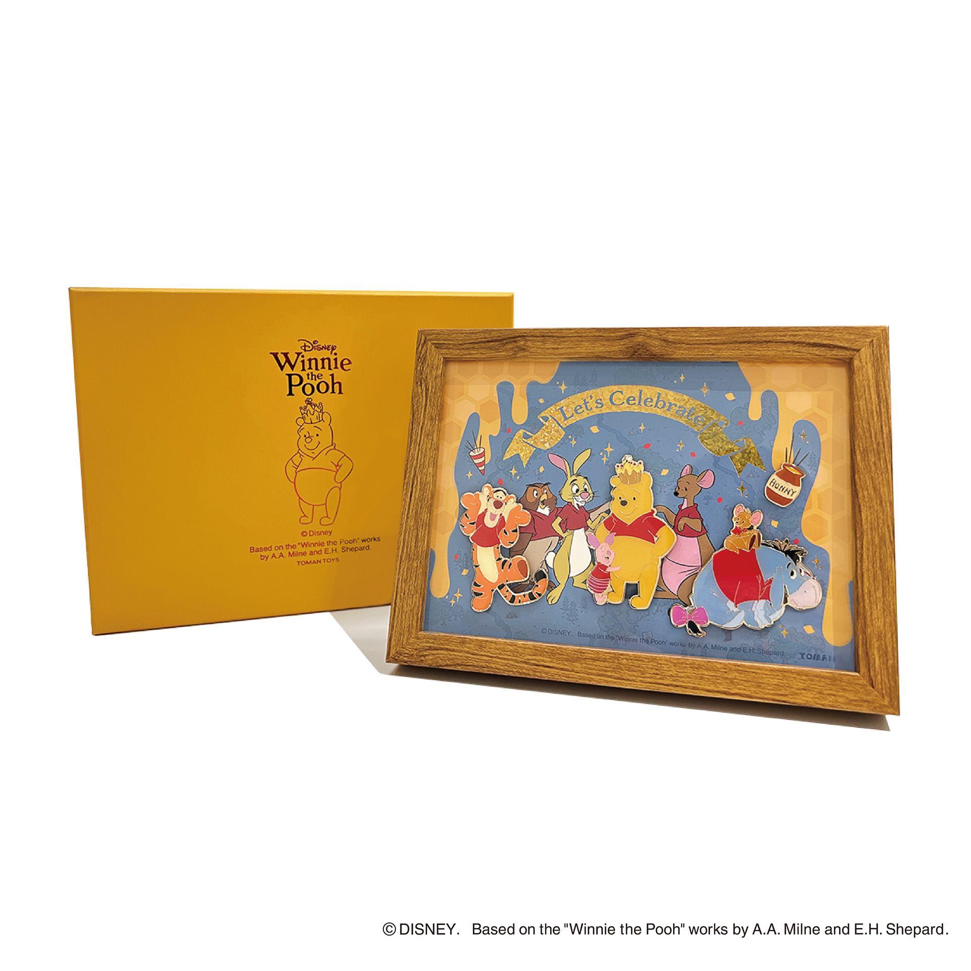 プーさんといえば、の赤シャツをモチーフとしたグッズも展覧会で一部先行販売予定だ