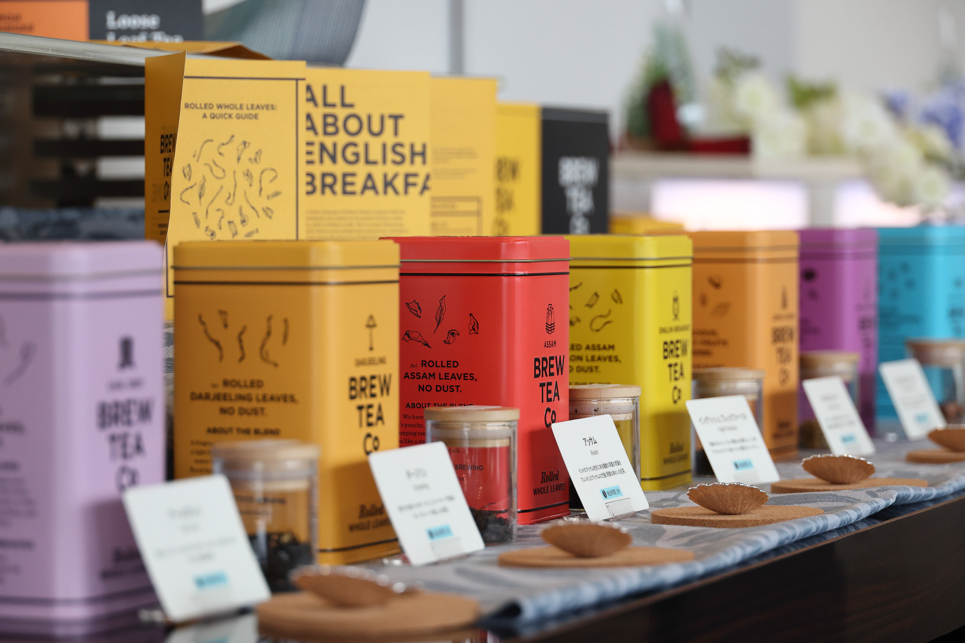 コーヒーと12種類の紅茶を用意しています