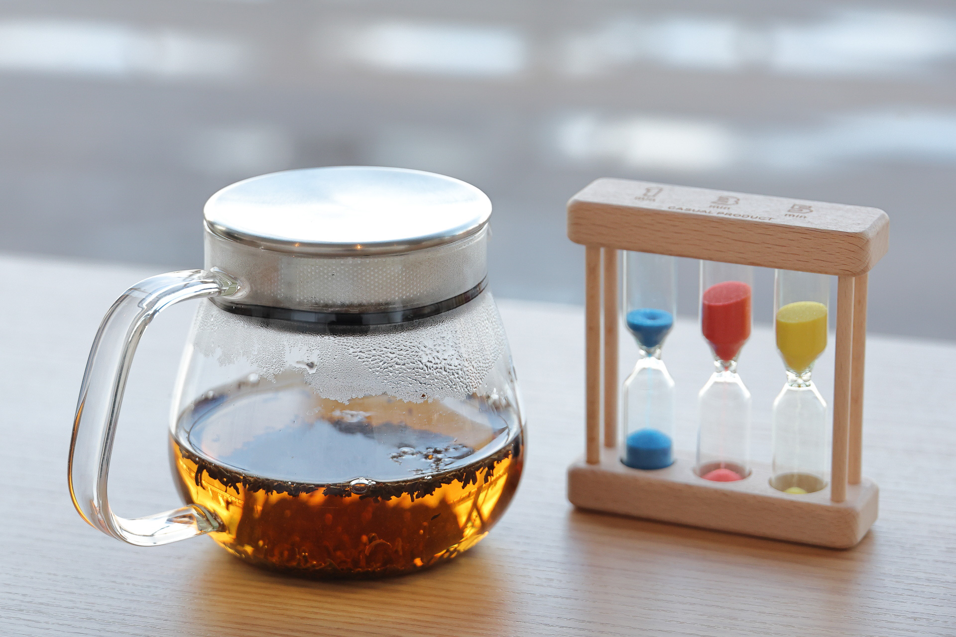 砂時計は左から1分計、3分計、5分計。お茶ごとに指定された抽出時間で楽しみます