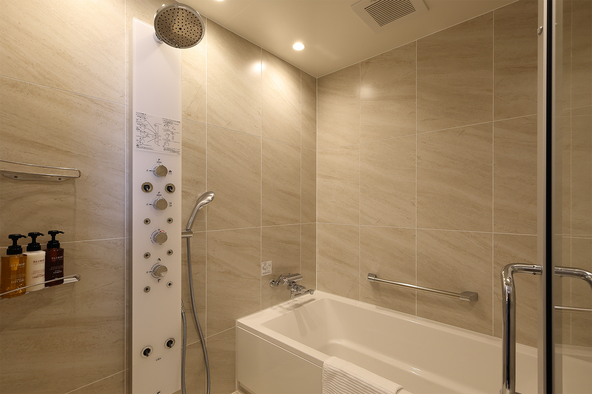 ウォーターフロントプレミアムスイートの浴室