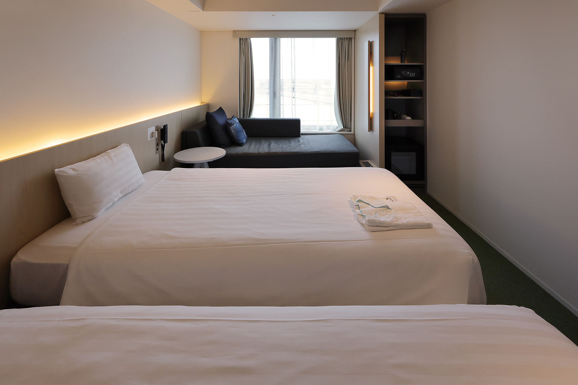 ソファベットを備えるトリプルハーバービューファミリールーム