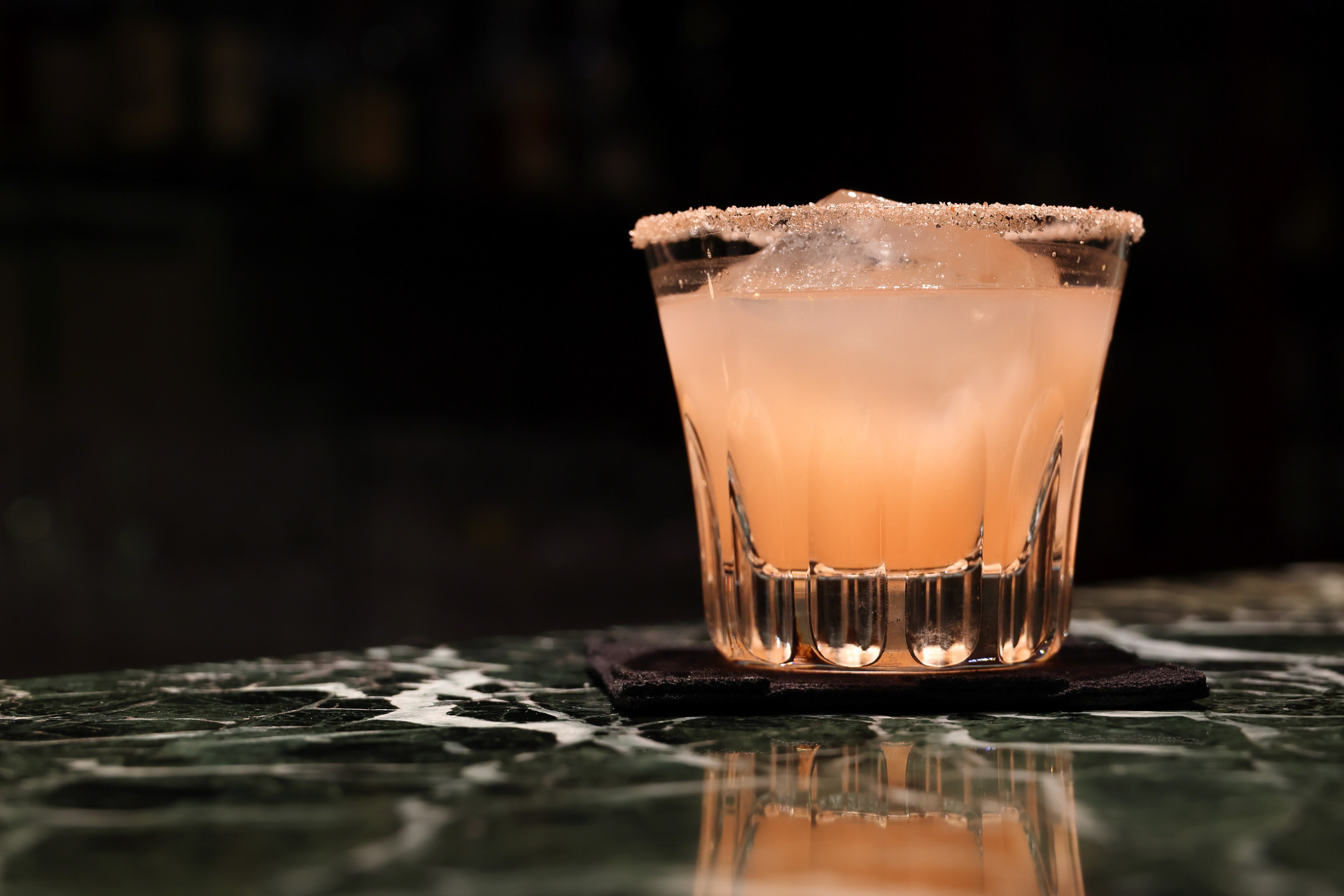 メインバー「フォースル（Foresail）」のシグニチャーカクテル“クラシックソルティドッグ フォースルスタイル”